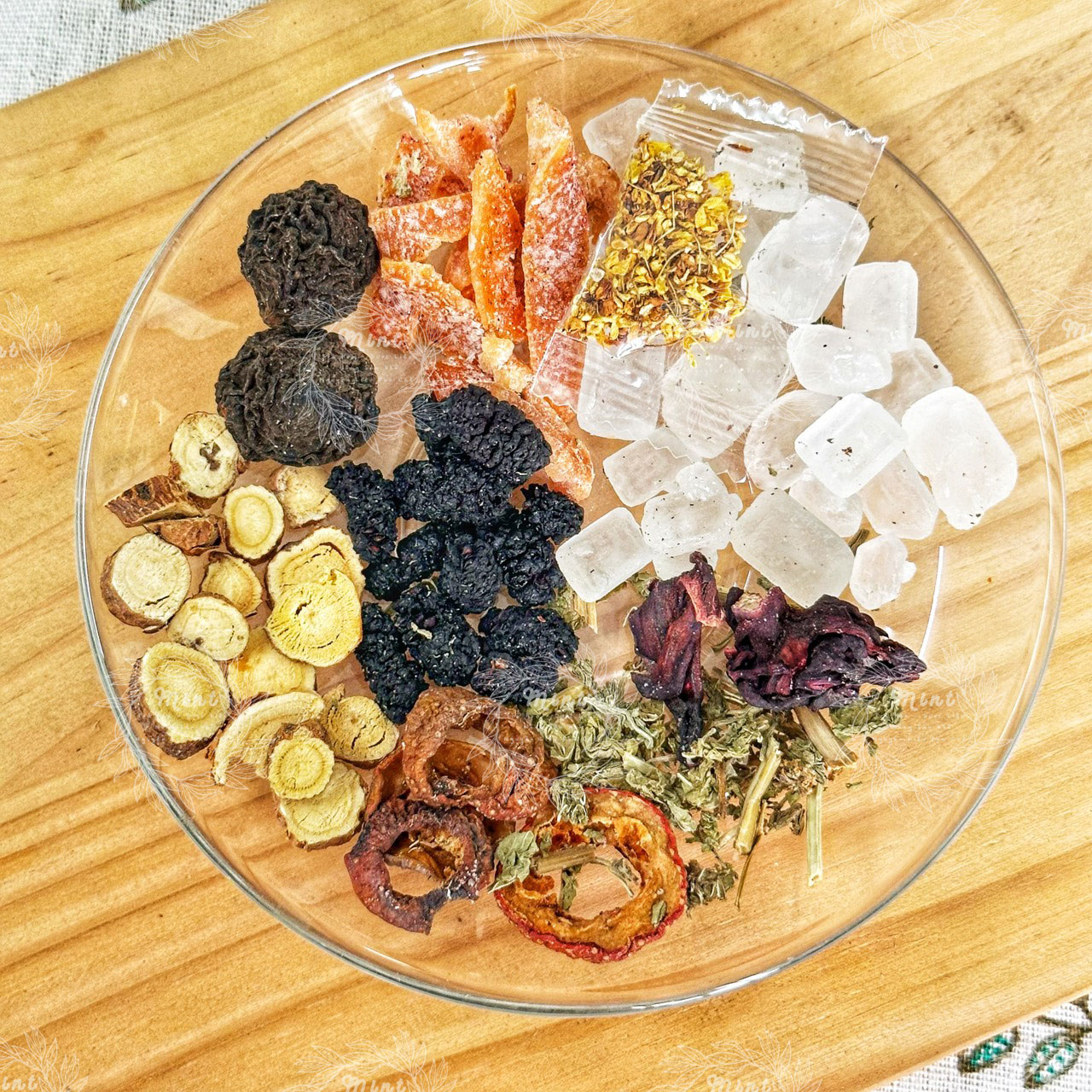 Trà mơ bát bảo 8 vị - hộp 5 set