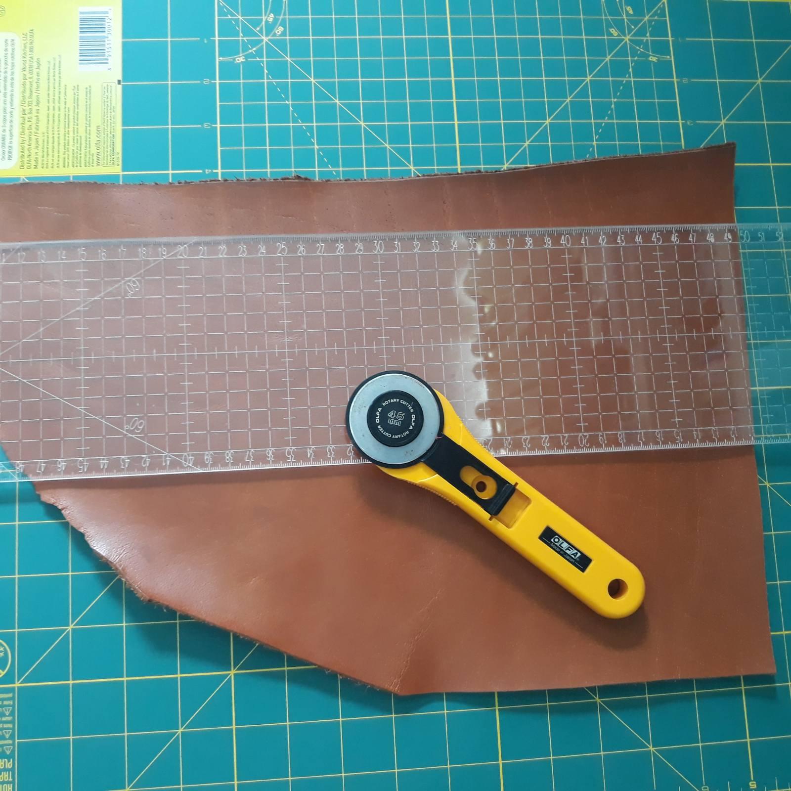 [HCM]Thước cắt vải da simili