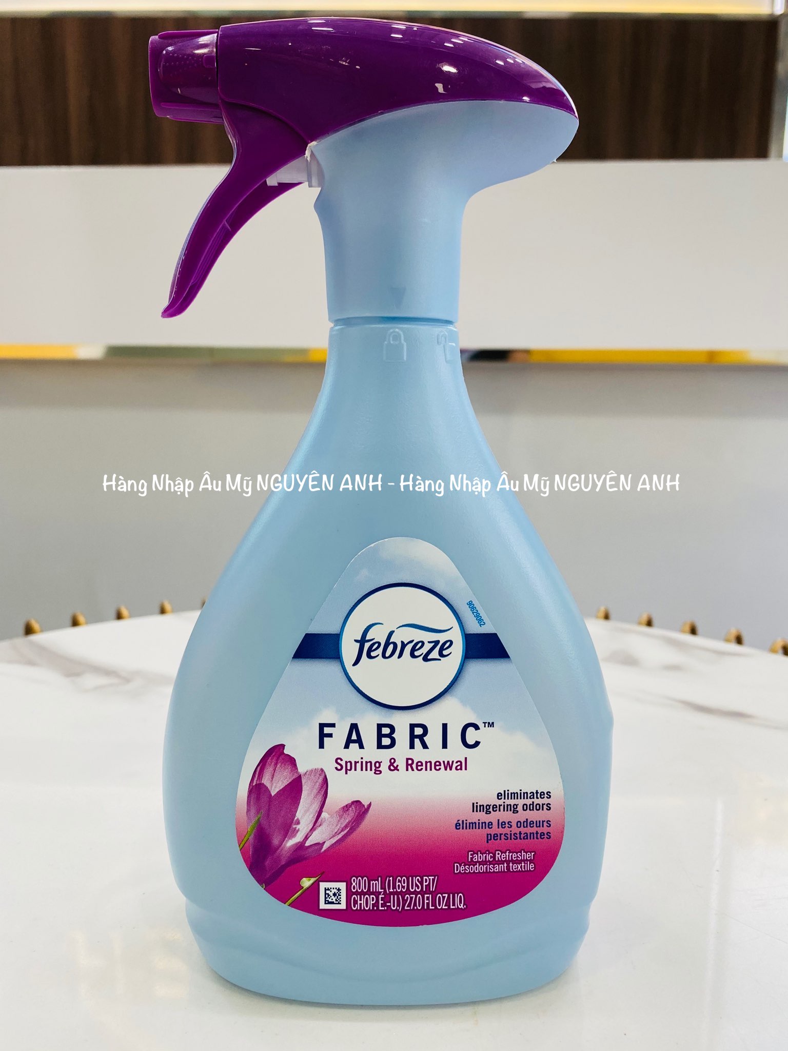 Febreze Fabric Spring & Renewal 800ml / tím / Xịt thơm vải, xịt thơm quần áo, sofa, ga giường, rèm cửa