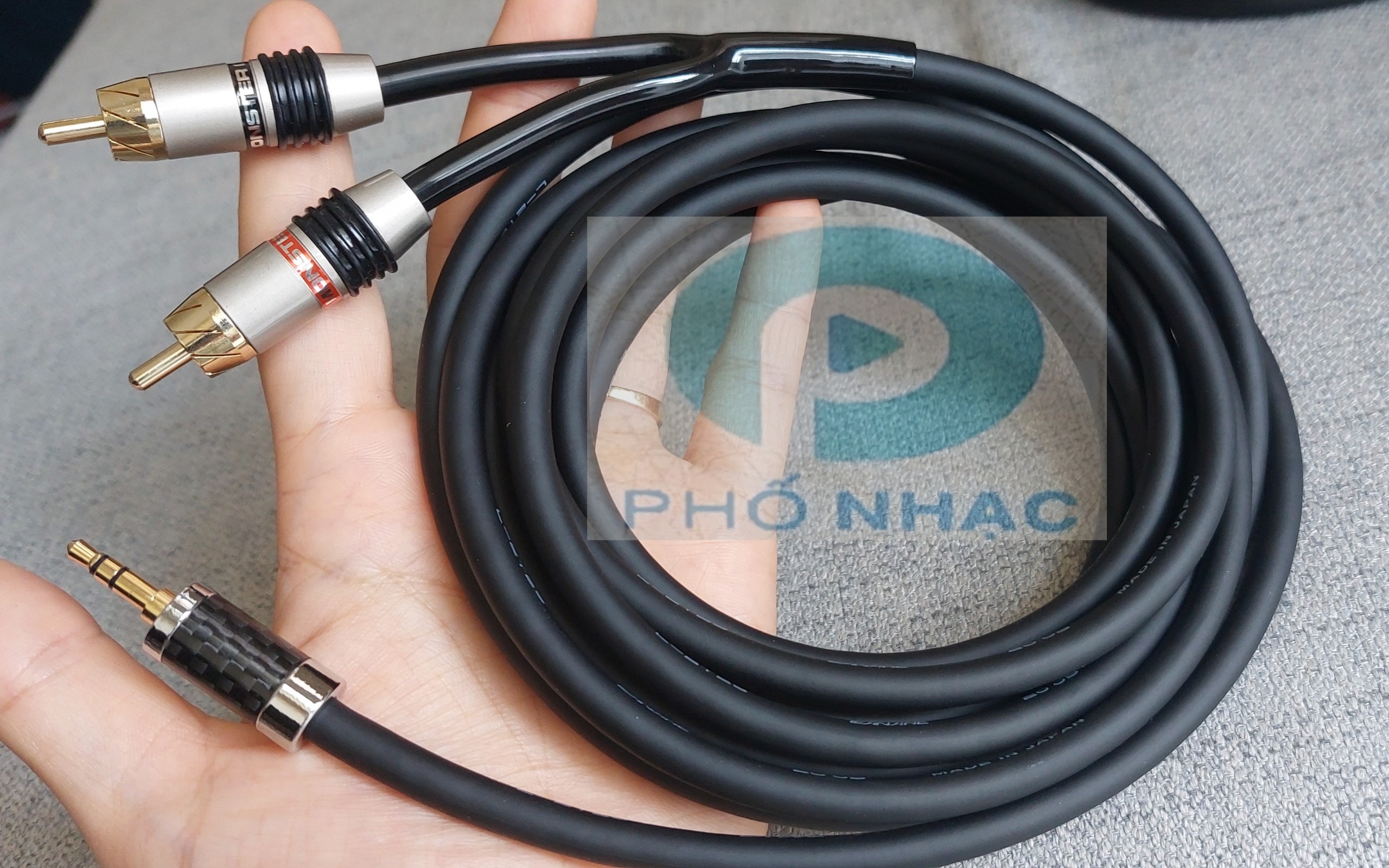 Dây 3.5 mm Ra 2 AV RCAJack carbon chân đồng cao cấp