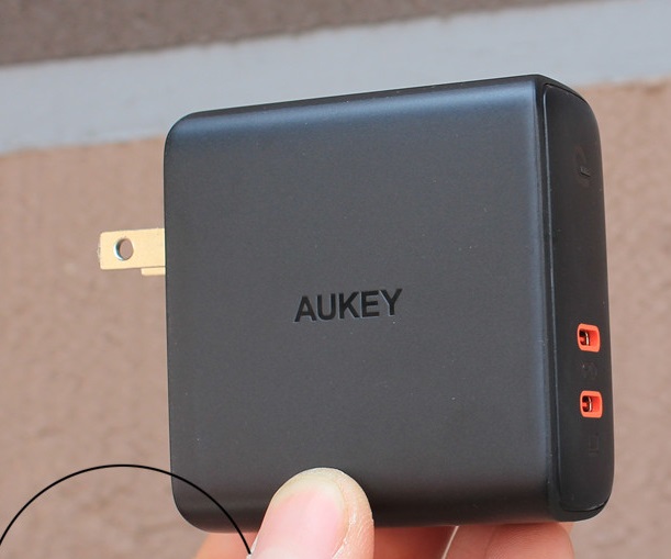 Cốc sạc nhanh aukey dual usb-c wall charger 63w
