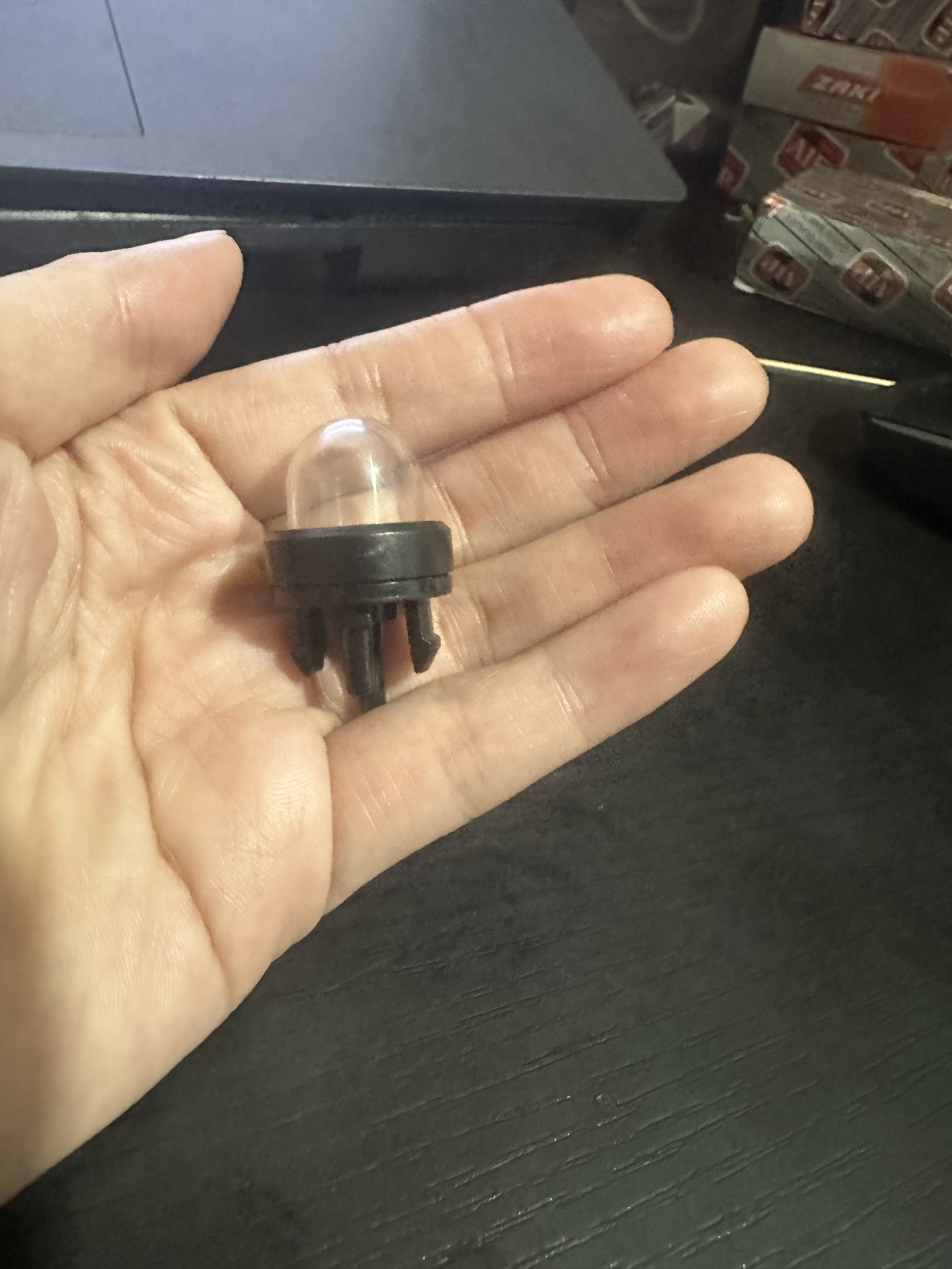 [HCM]Đế ( núm ) vú bơm xăng máy cưa xích