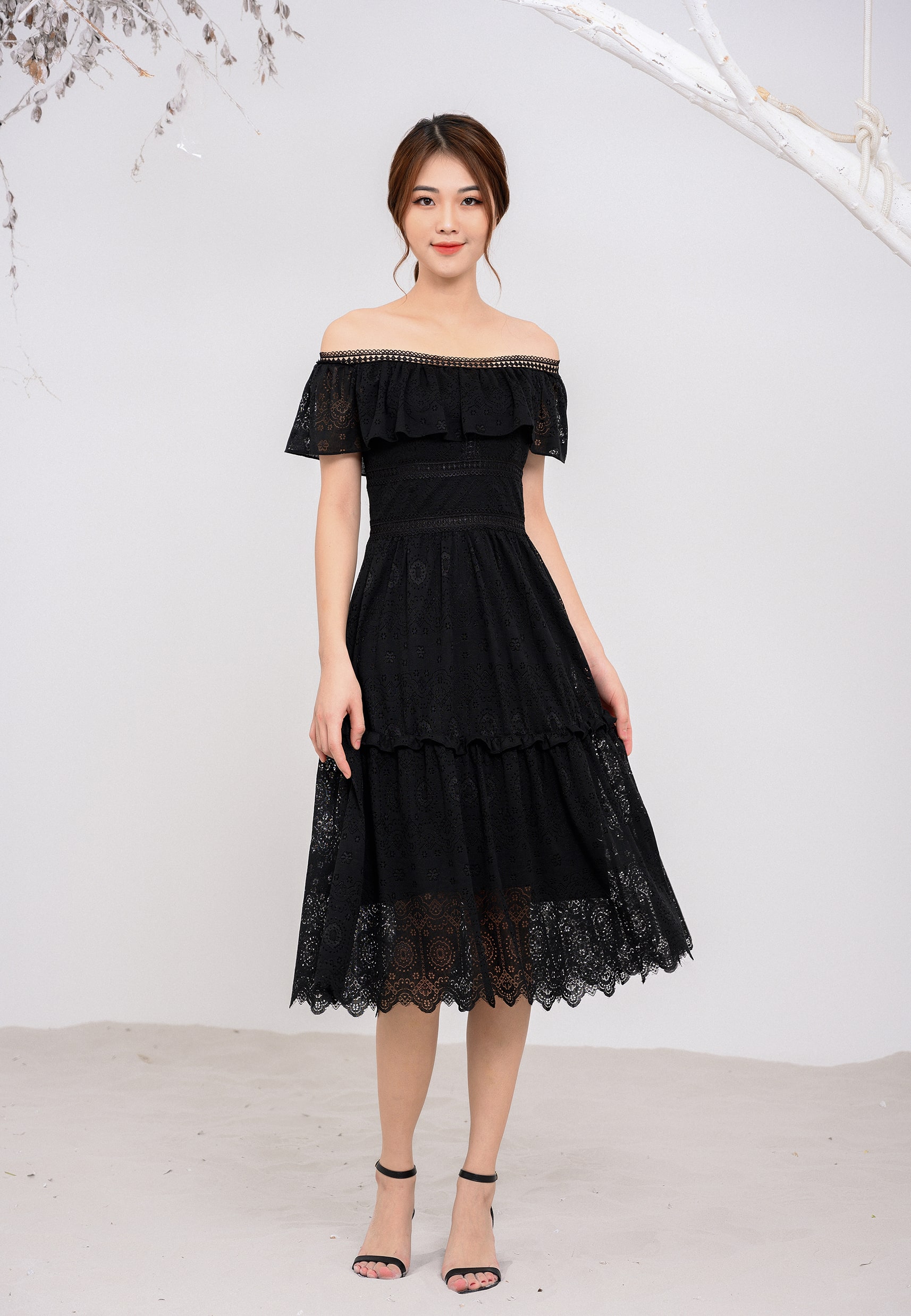 Đầm maxi mila ren trễ vai đen 20dk070de