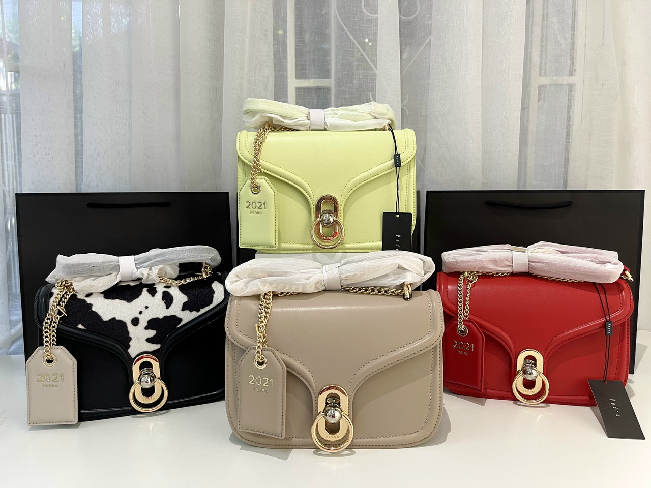 Túi Xách Nữ Pedro Khóa Tròn Xoay