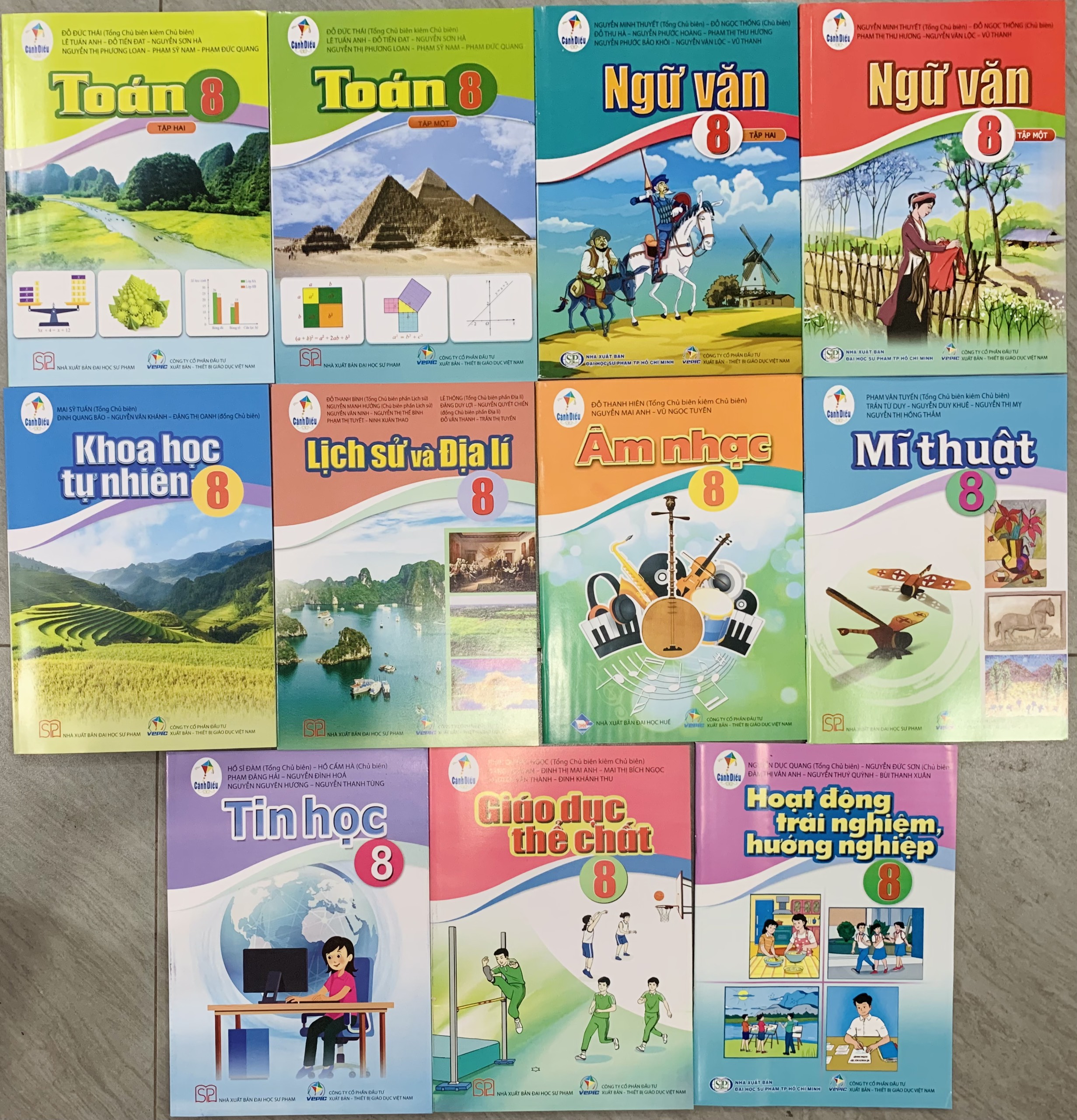 Sách giáo khoa và sách bài tập lớp 8 - chương trình cánh diều