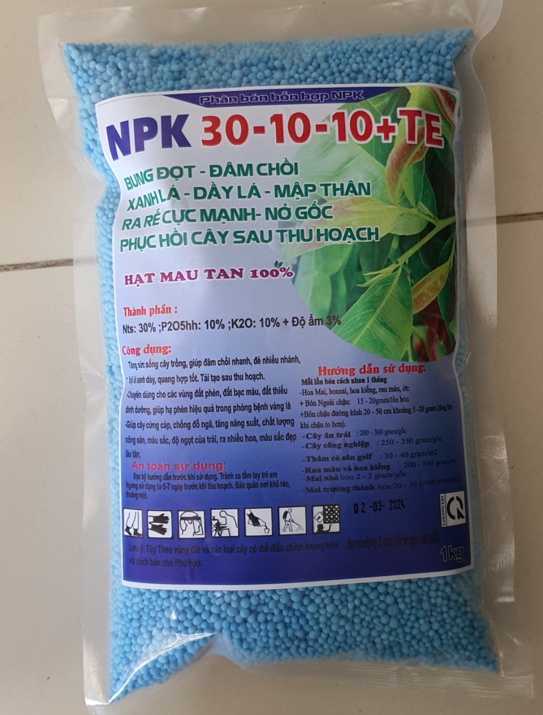 Phân bón npk 30-10-10 xanh dương ,xuất lẻ 1kg trong bao 25kg. giúp cho cây đâm tược, phát triển rễ.