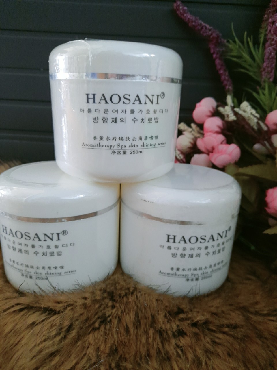 Kem tẩy tế bào chết , massage mặt haosani hũ 250gam
