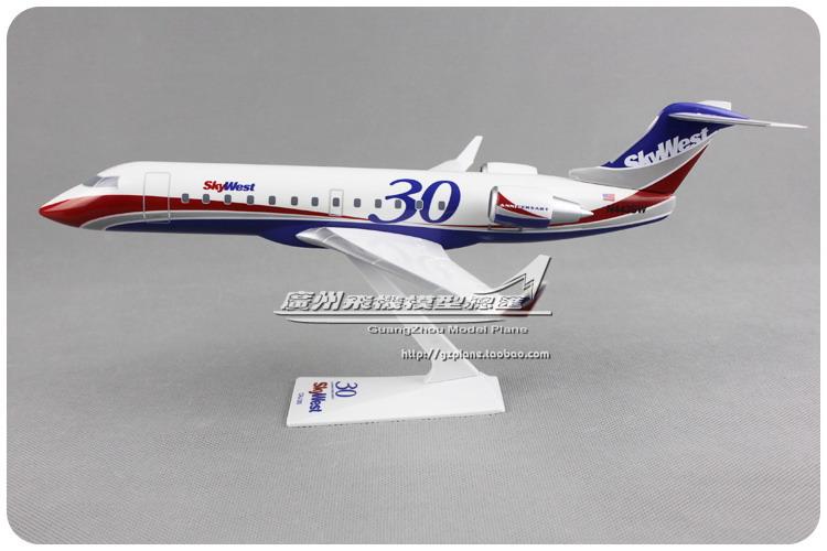Mô hình máy bay crj-200 skywest tỉ lệ 1:100