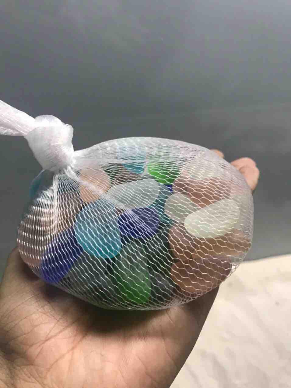 Sỏi nhiều màu trang trí bể cá