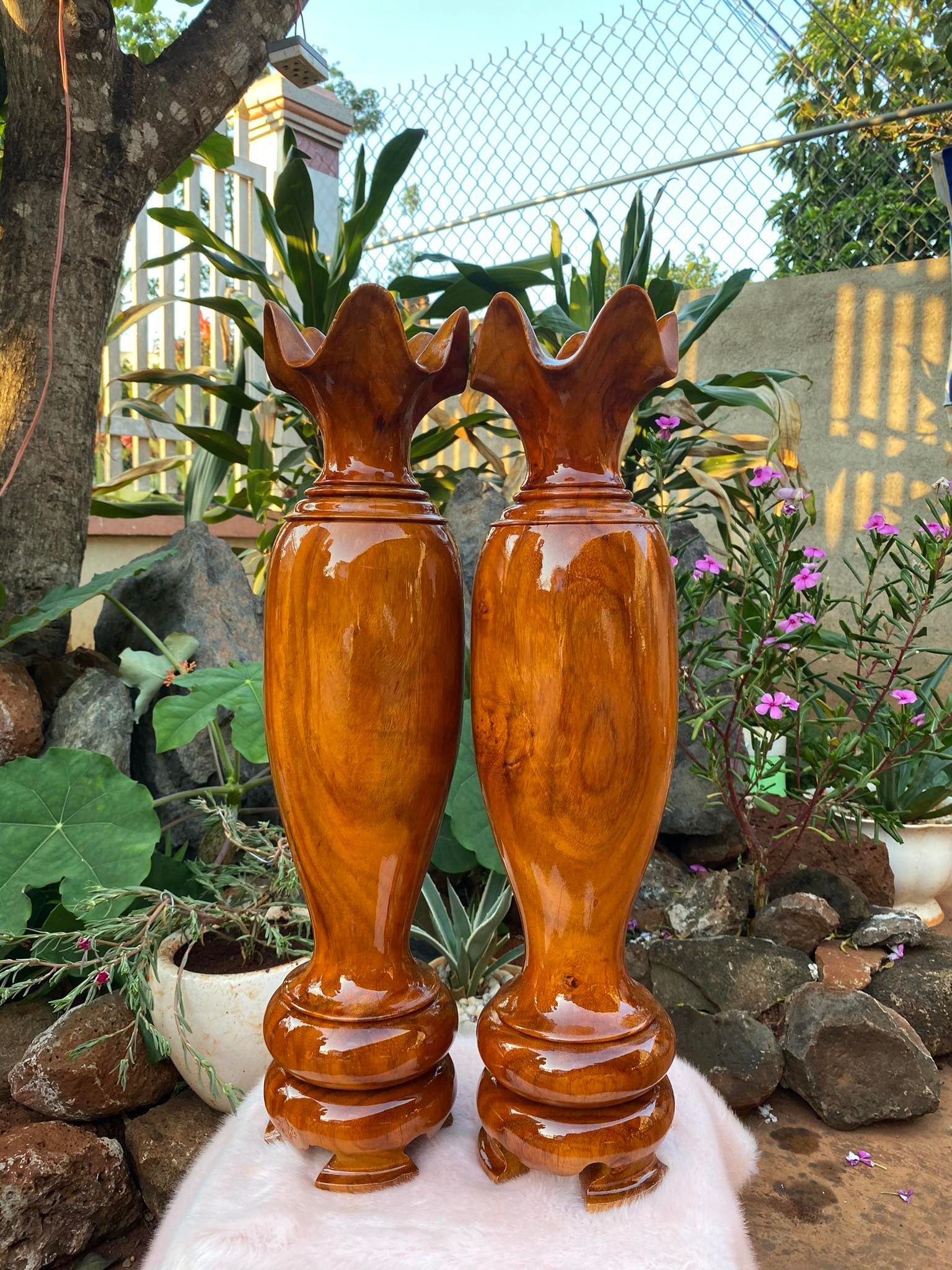 Lục bình gỗ hương đá , cao 50cm , đường kính 12cm