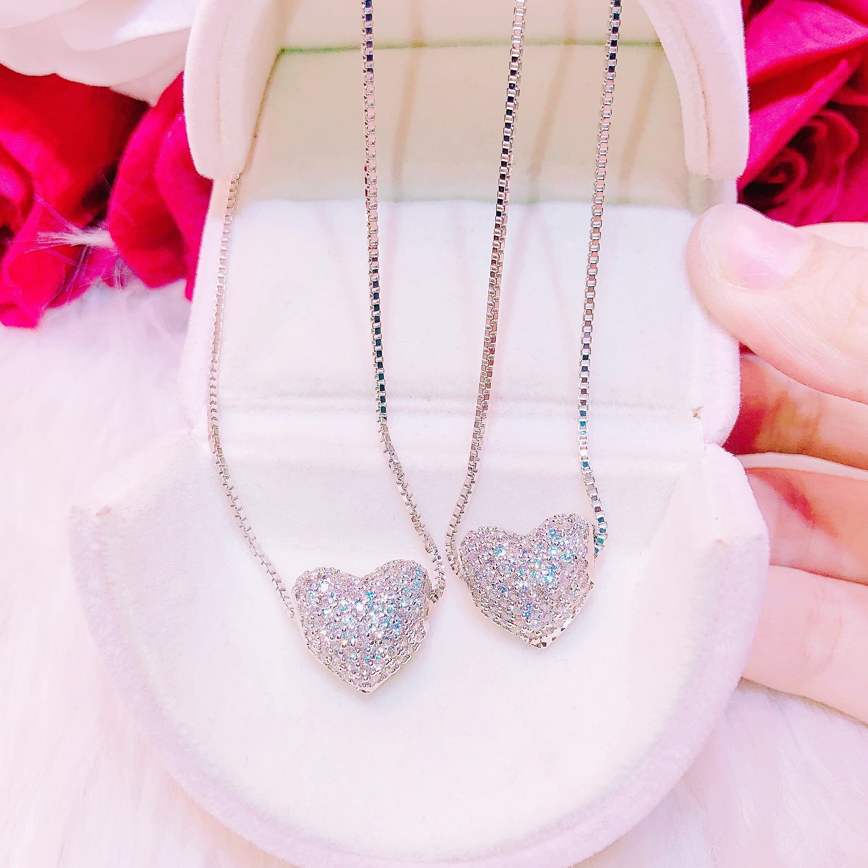 Dây chuyền mạ bạch kim nữ, dây chuyền mặt trái tim tình yêu hạnh phúc đính đá pha lê sáng lấp lánh dễ thương GADO DM084, dây chuyền đá pha lê sáng lấp lánh lung linh thiết kế sang trọng quý phái - dùng đi tiệc cực kì sang chảnh