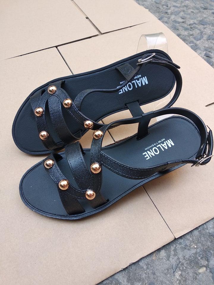 Sandal đế bệt đính kim loại