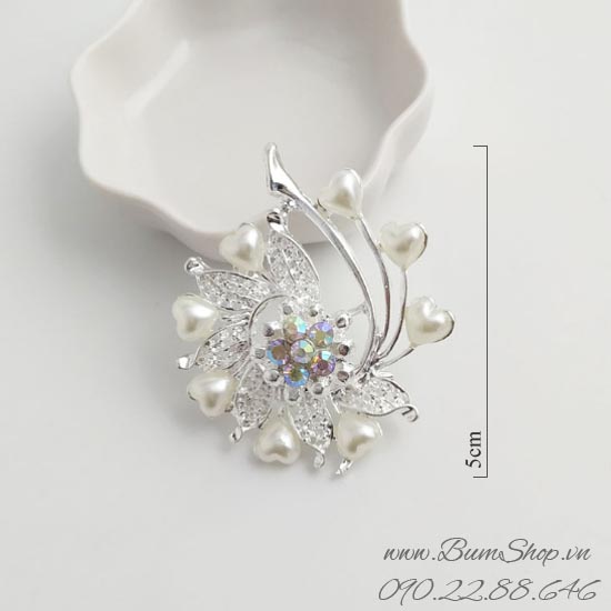 Cài áo hoa kết đá sang chảnh