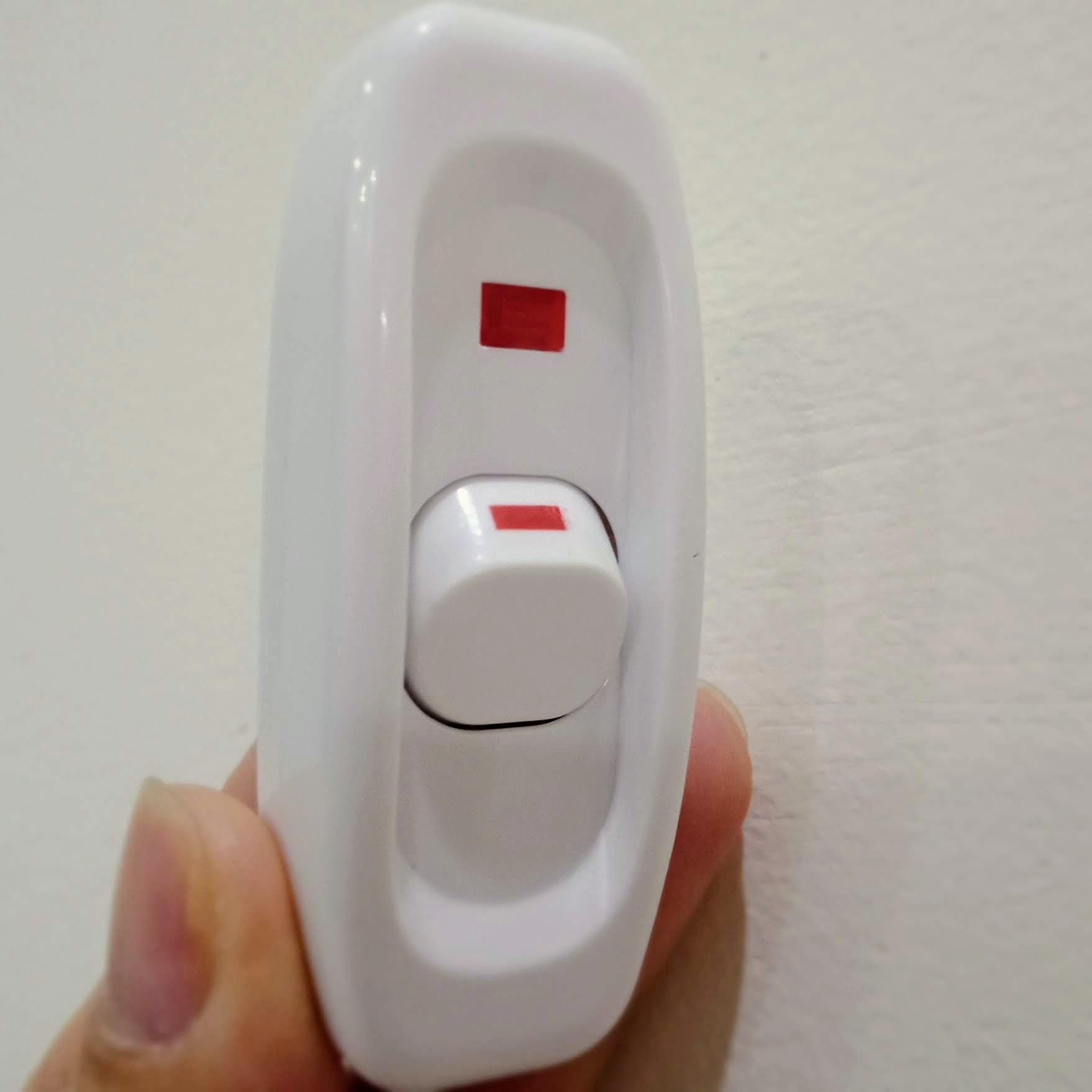 Công tắc bật tắt quả nhót - TRẮNG - Có đèn báo - Tiếp điểm bằng đồng - Nhựa chống cháy