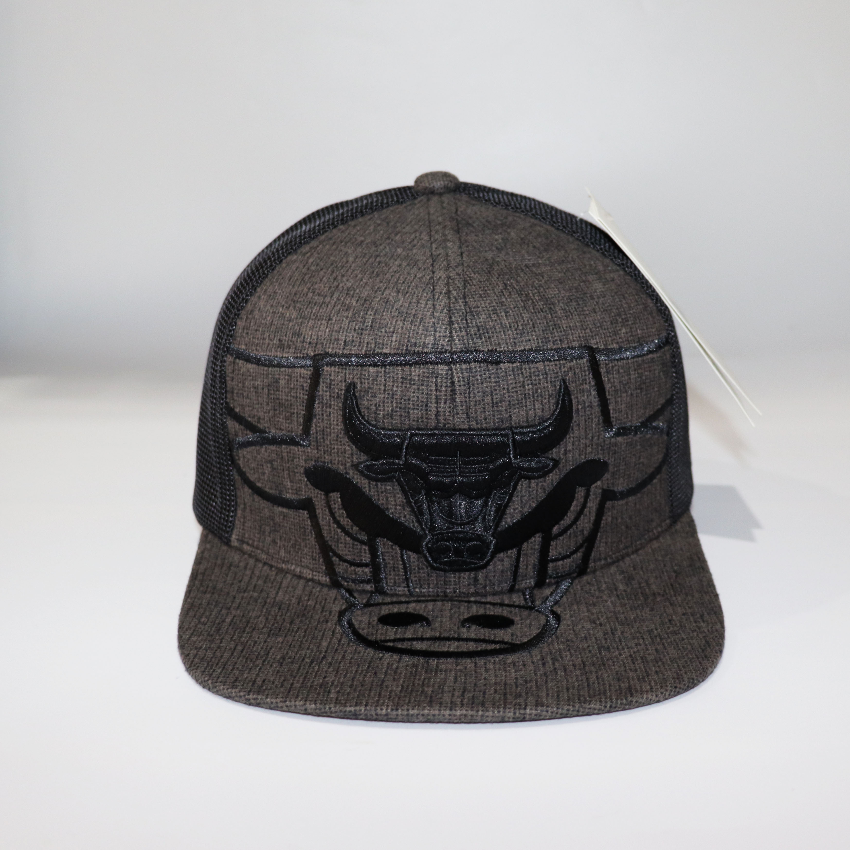 Mũ snapback nhs bulls xám logo thêu 2 đầu sau lưới bull009