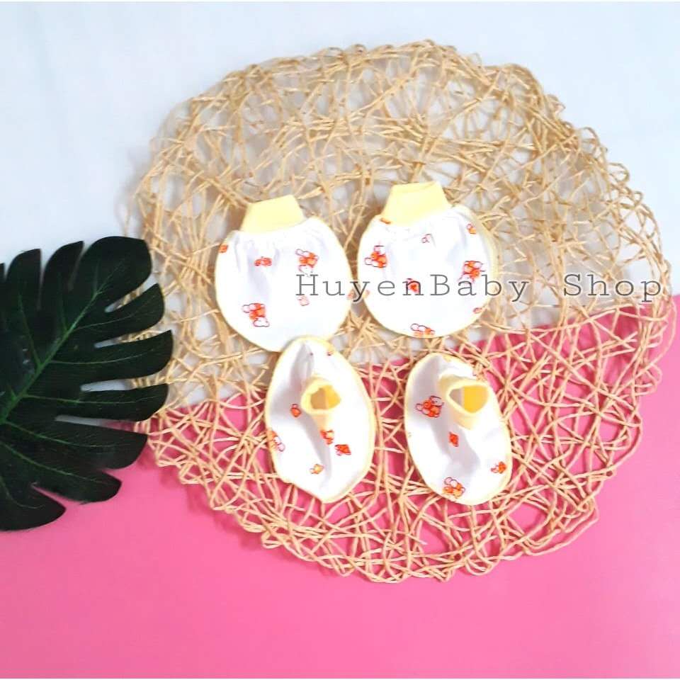 Combo 2 set bao tay bao chân bo trang hoa tiet Minh Hoàng cho bé