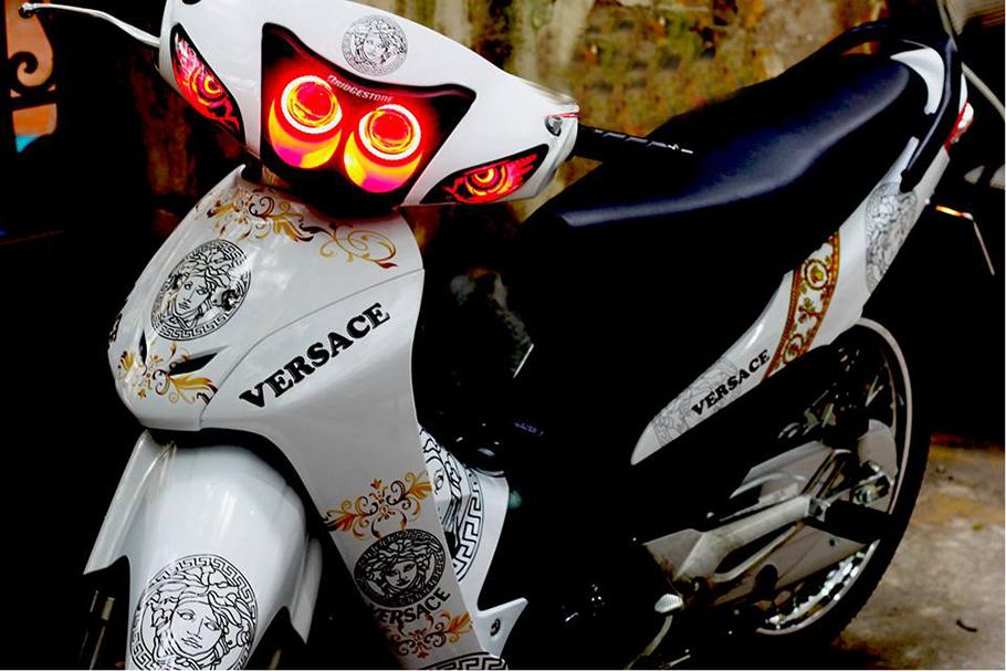 Tem trùm xe wave trắng vàng đen 100, team dán xe máy wave, tem trùm wave, tem trum xe wave, team wave, team trùm wave, tem trum wave trắng đen 100 (wave alpha đời 2006-2016)