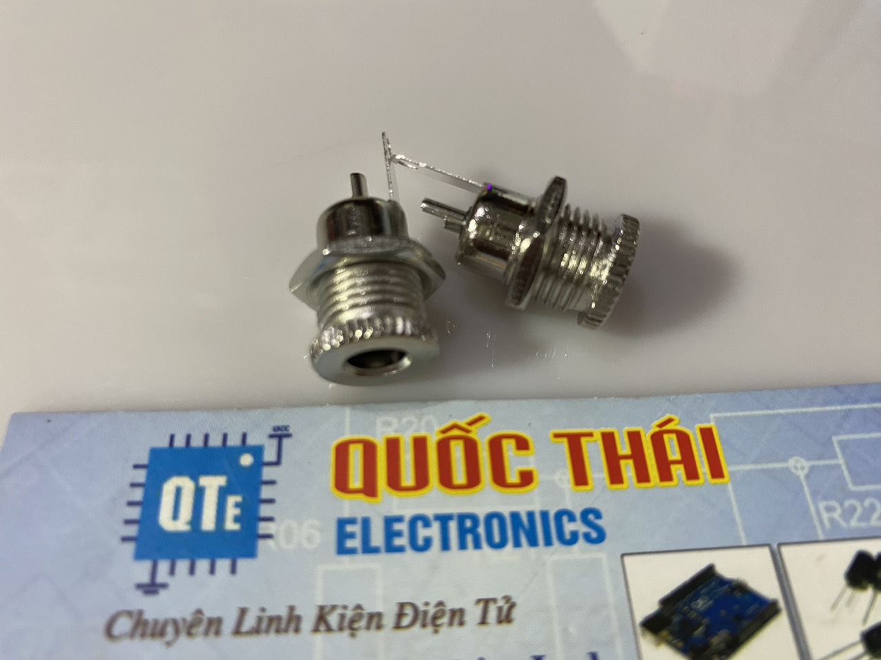 Jack dc cái bắt ốc vỏ kim loại 5.5 x 2.1