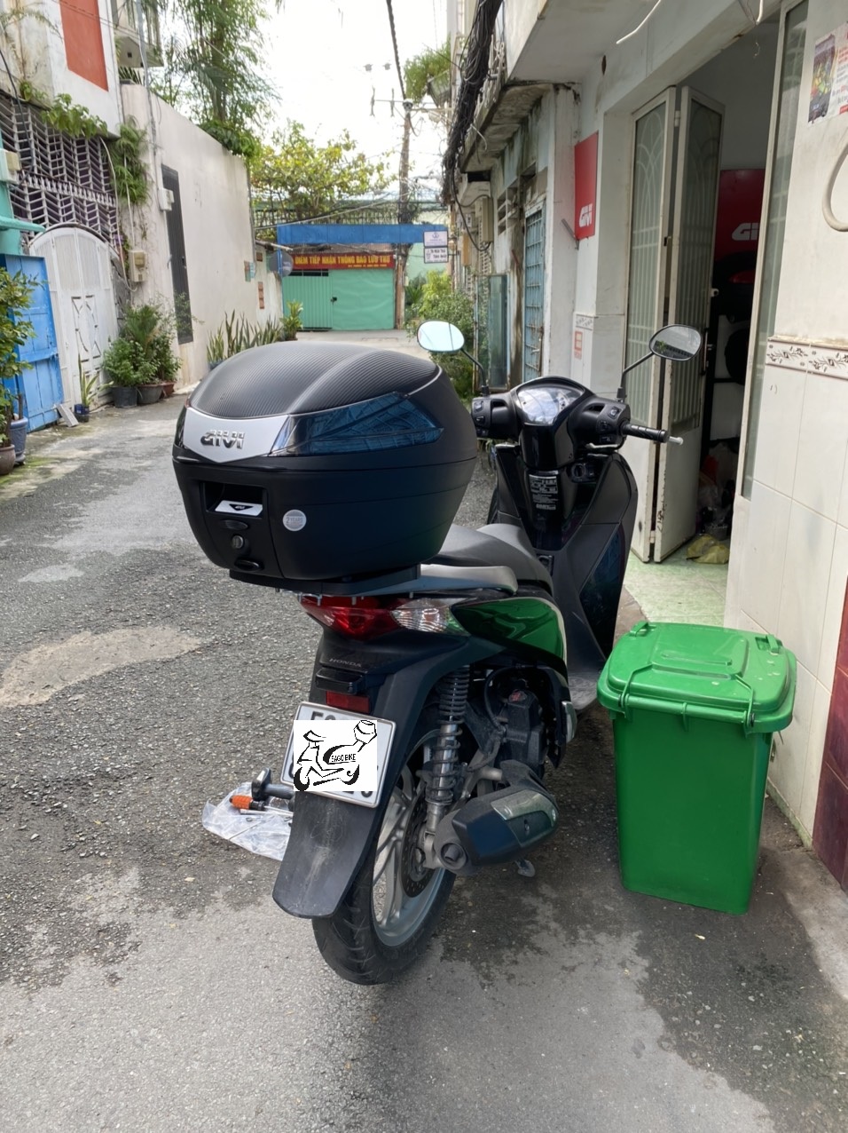 Thùng givi b34nt lắp cho xe sh