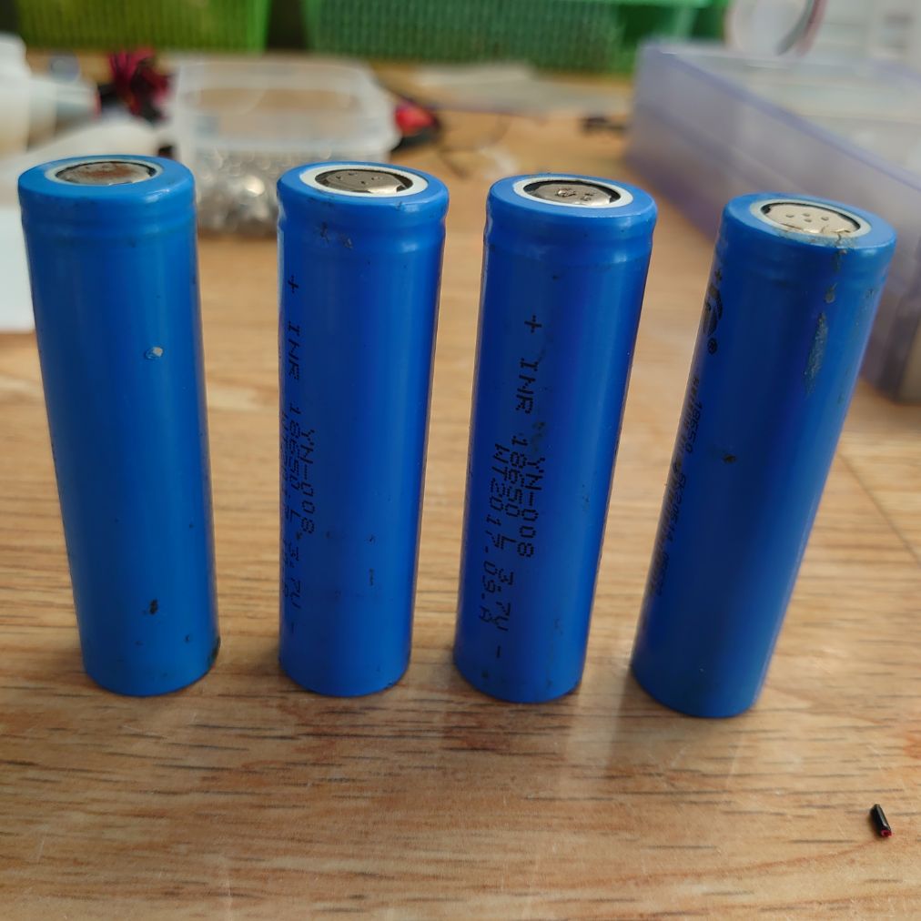 bộ 4 pin 18650 hàng rã còn tốt