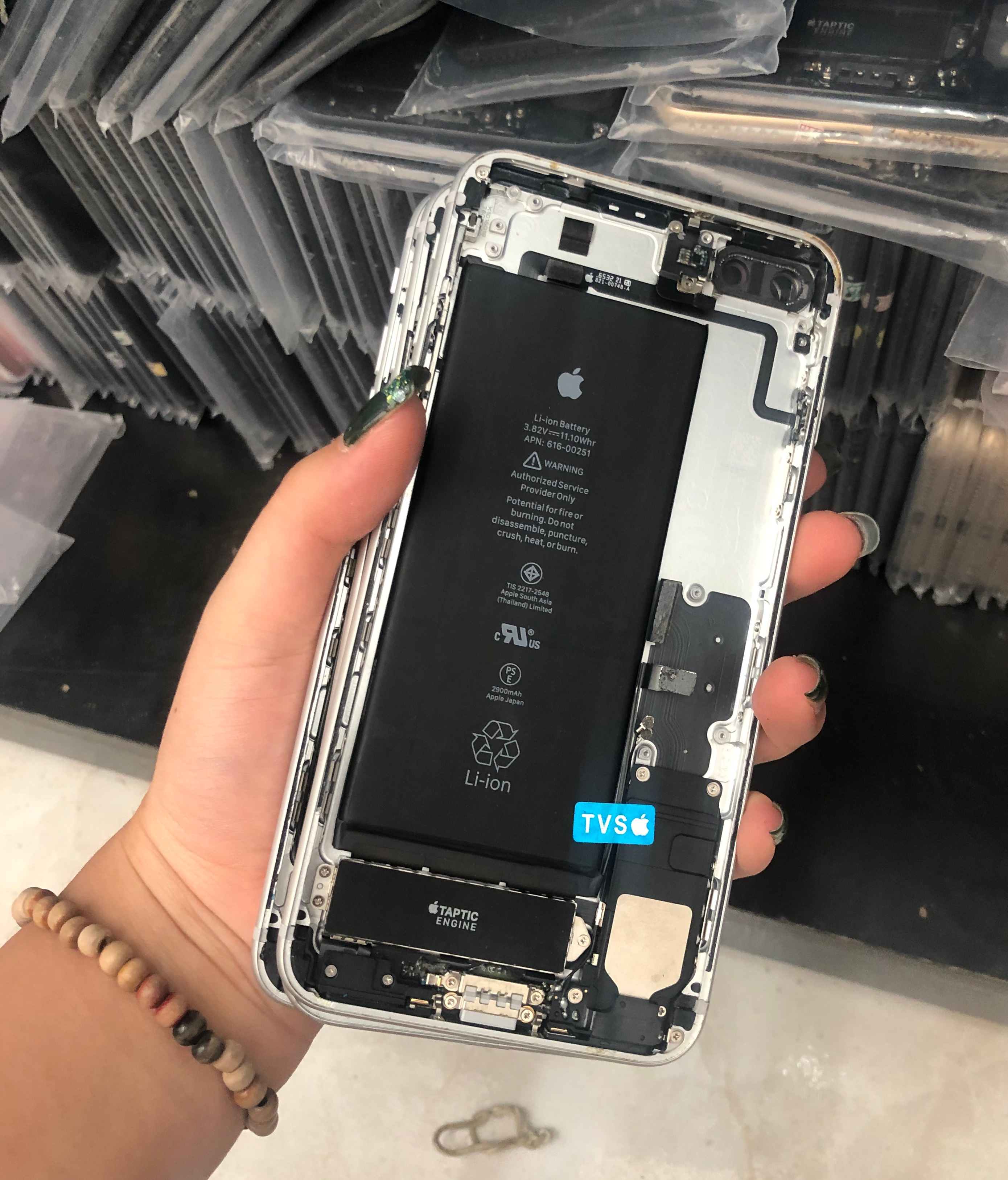 Cụm iphone 7plus màu trắng bóc máy đẹp 99-keng