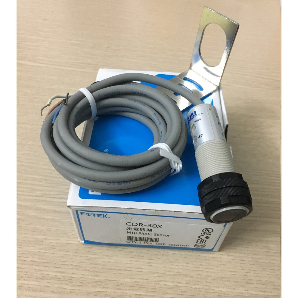 Cảm biến quang phi 18 cdr-30x
