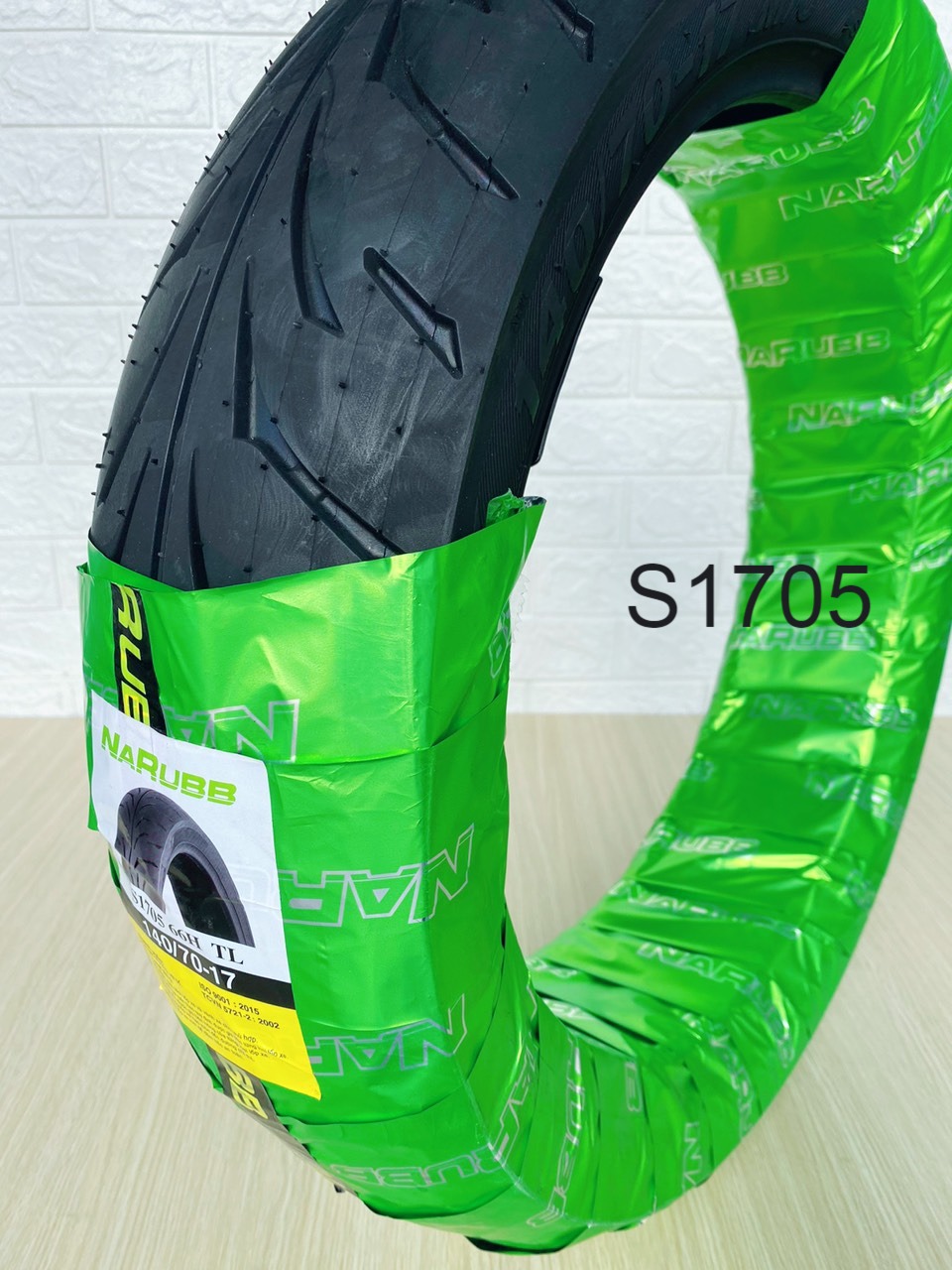 Vỏ sau xe exciter 140/70-17 s1705 4pr 66h tl hiệu narubb không dùng ruột