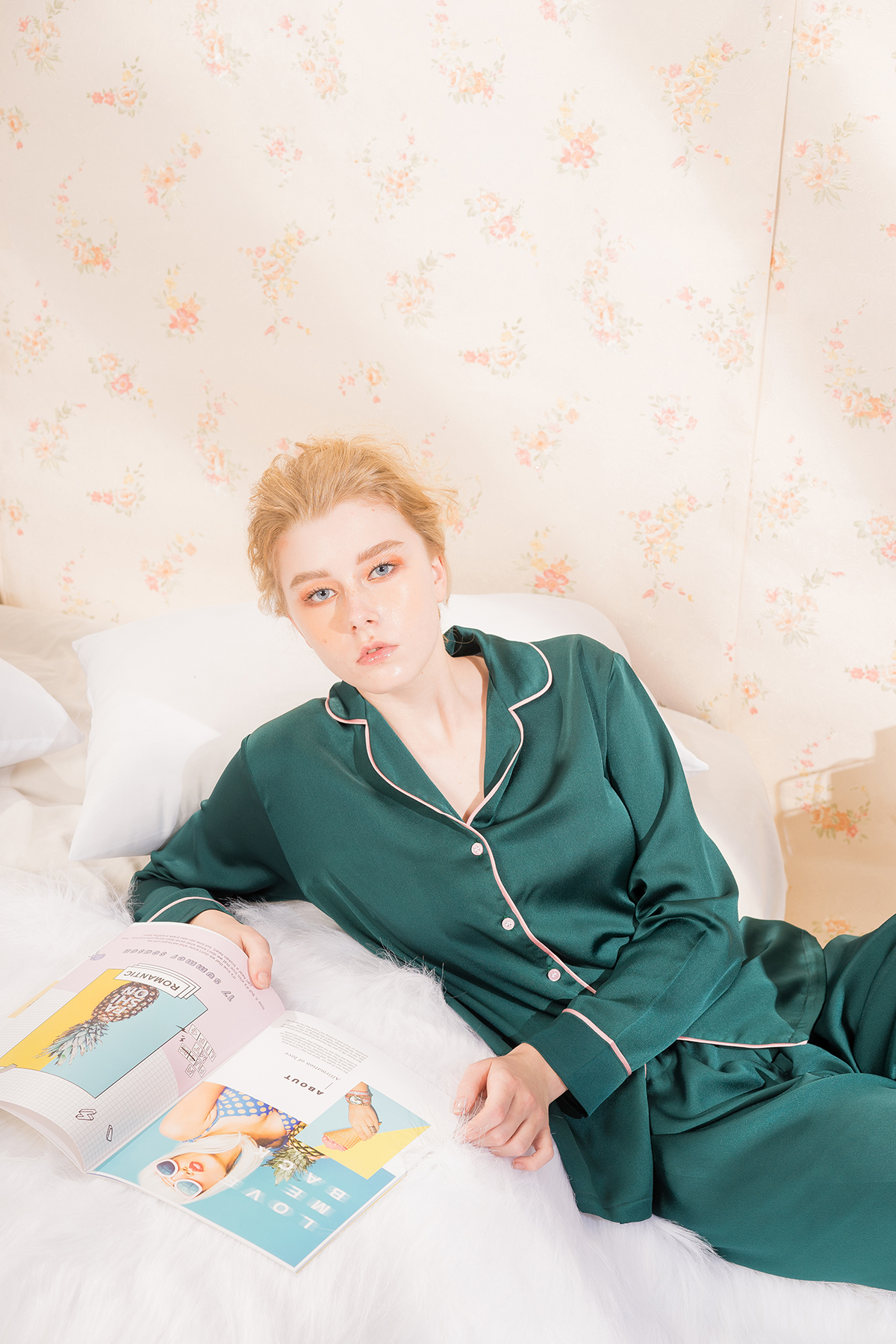 Bộ pyjama màu xanh viền hồng vải lụa tay dài ngủ mặc nhà