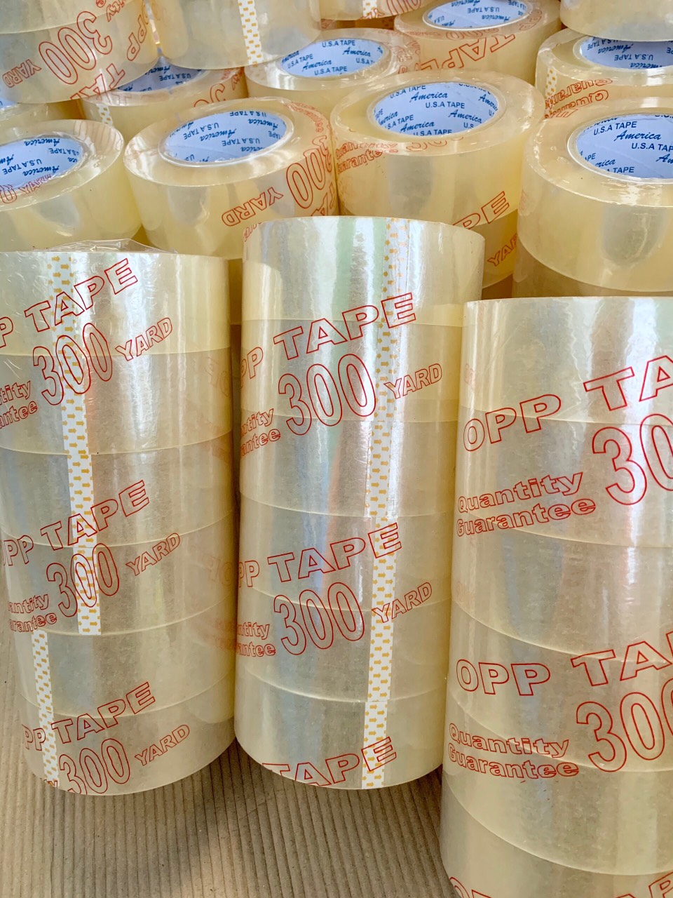 Cuộn băng keo gói hàng loại 300 yard