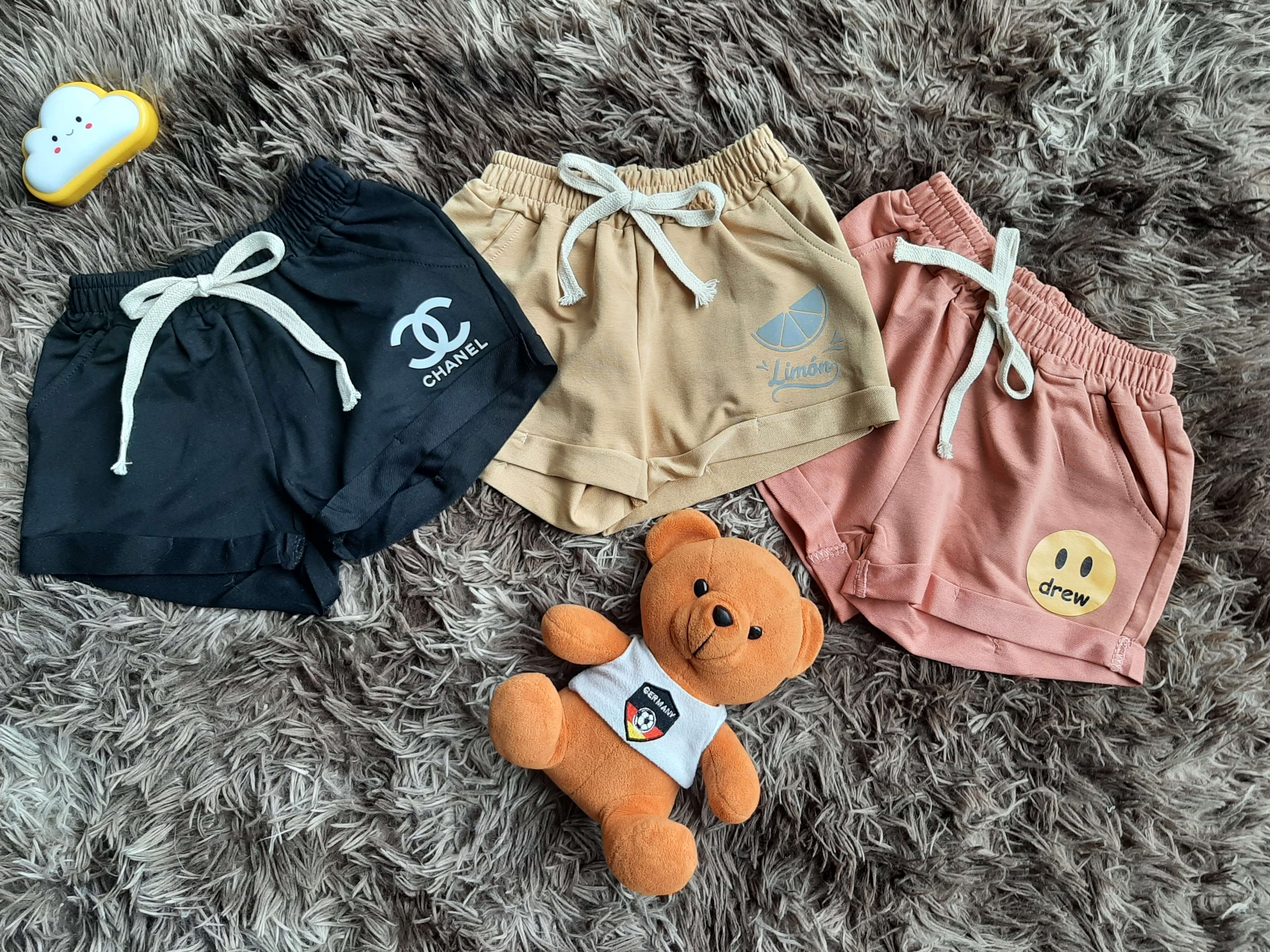 Quần đùi , quần sooc cho bé gái chất liệu da cá