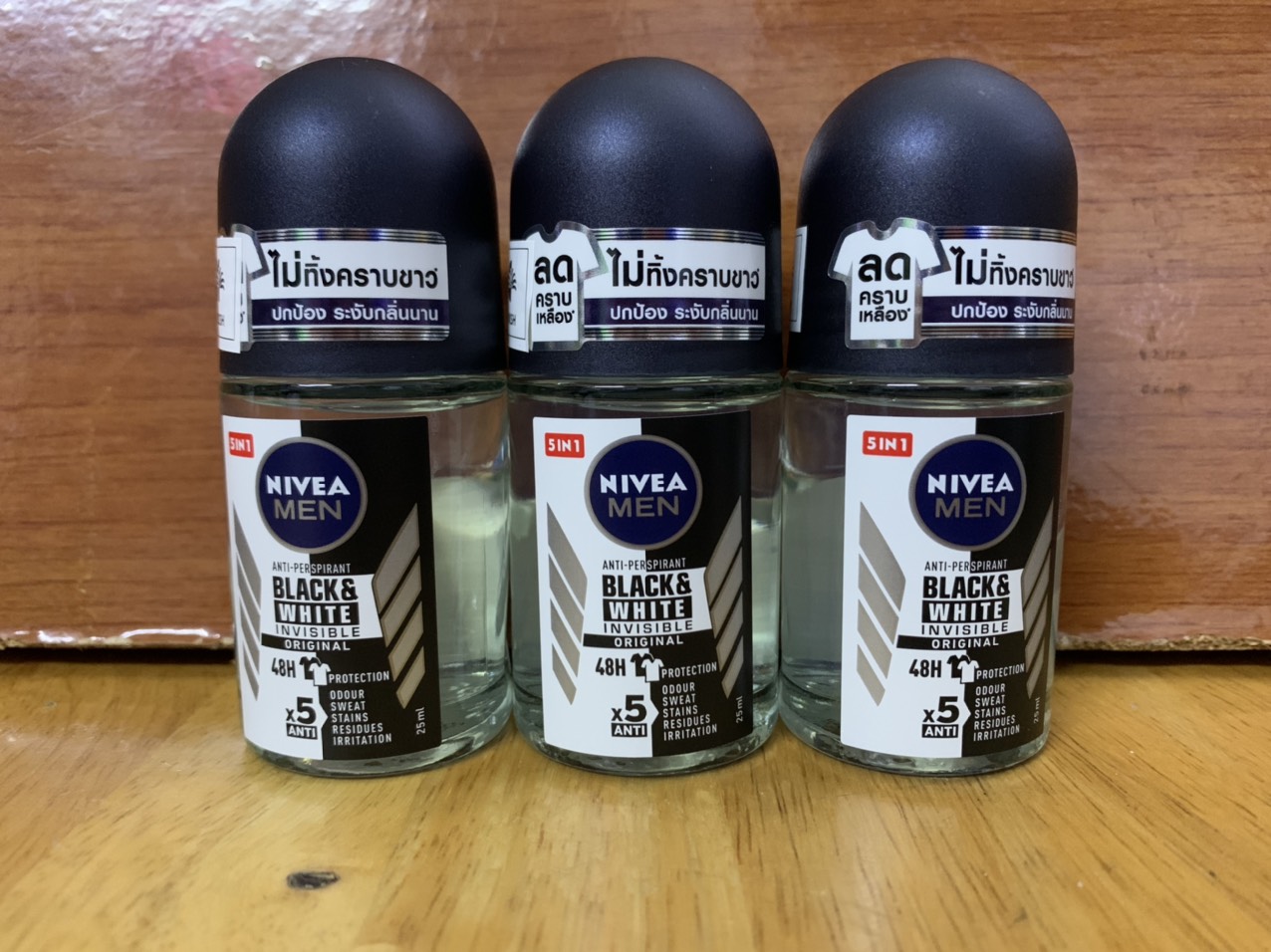 COMBO 3 chai lăn khử lăn Nivea Black&White ngăn vệt ố vàng 25ml-Thái Lan