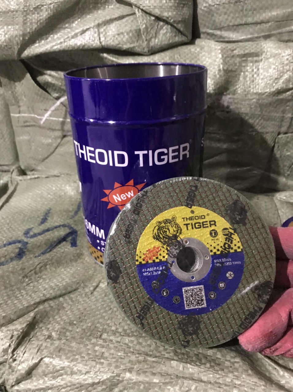 Hộp Đá Cắt Sắt, Cắt Inox TIGER 100 Hàng Loại 1 Chính Hãng (105x1.2x16mm)