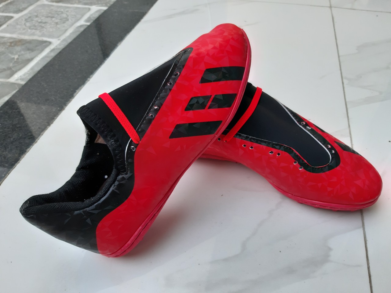 Giày đá bóng sân cỏ nhân tạo x19.4
