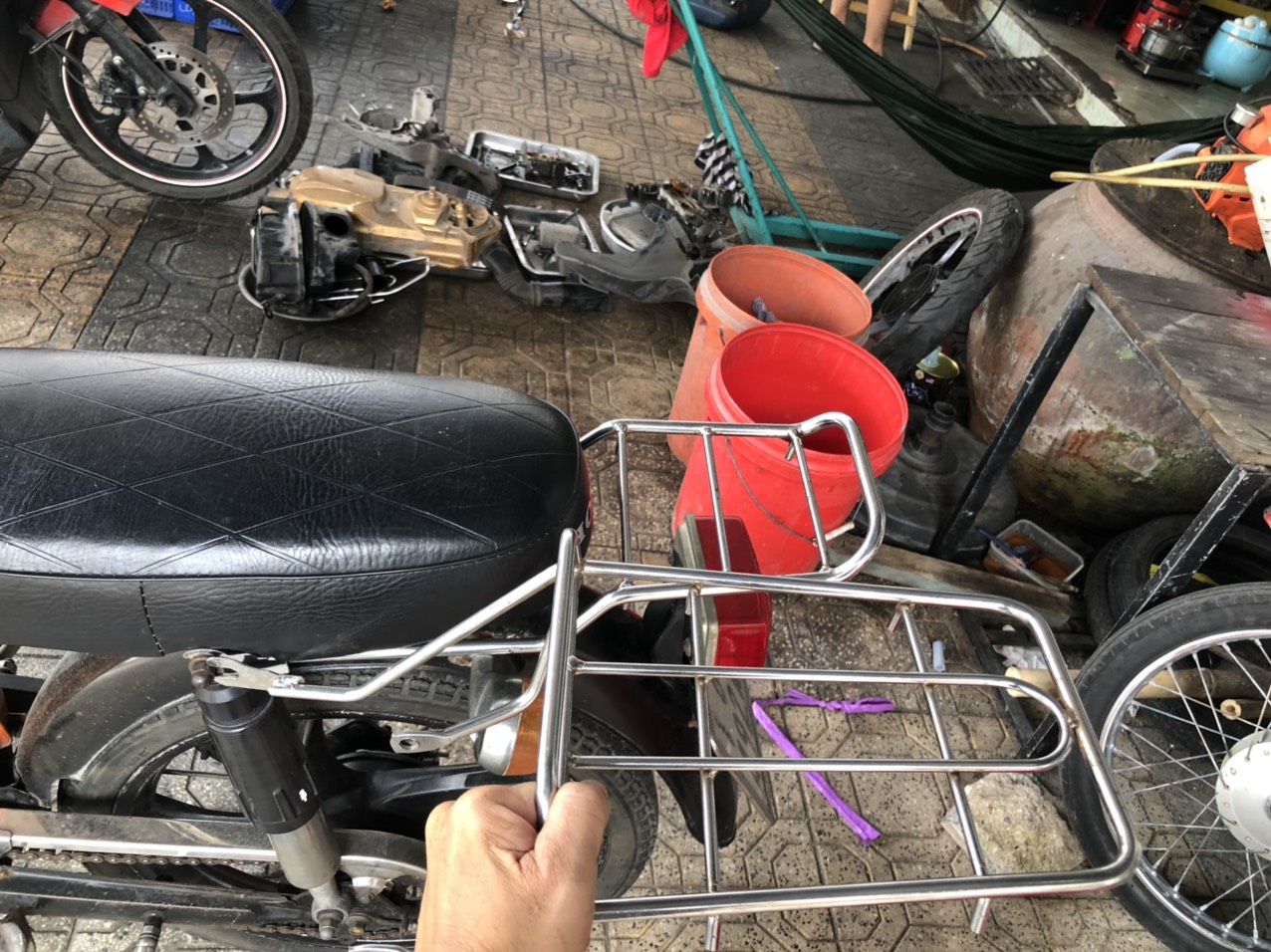Baga sau có giá tựa cho anh em dọn xe honda 67