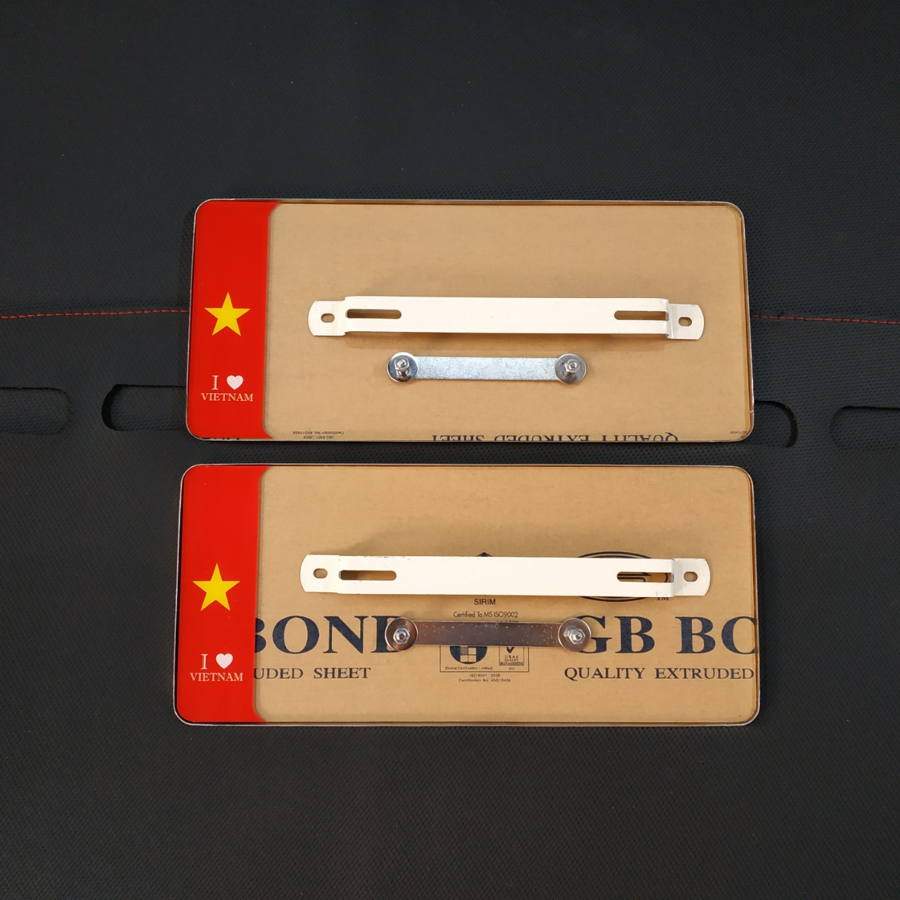 Khung biển số ô tô xe hơi có hình trang trí khung inox gò chống nước cho biển số màu vàng và xe mới đăng kí giá 2 chiếc