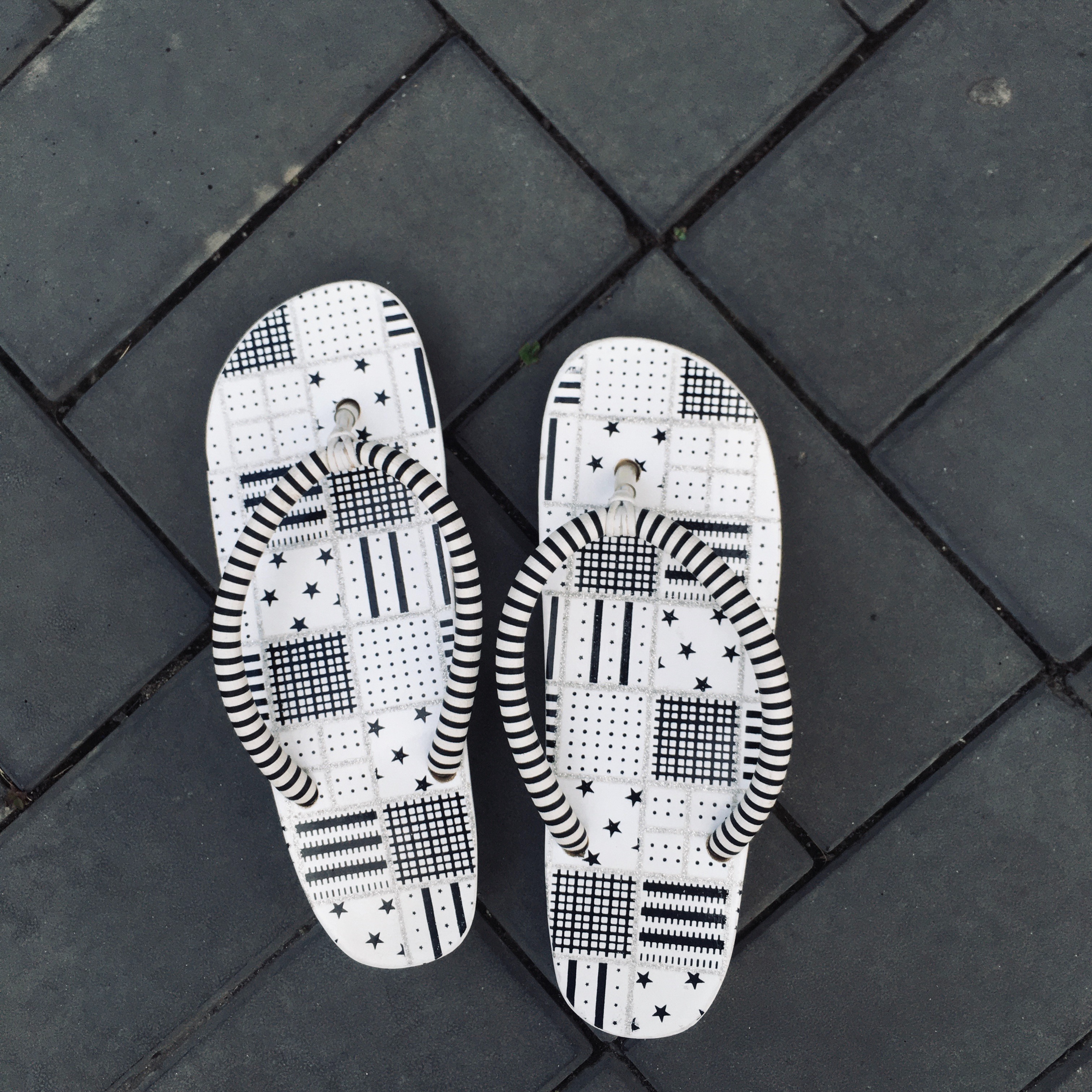 [HCM]GUỐC GỖ NỮ SỌC ĐEN TRẮNG TRẺ TRUNG