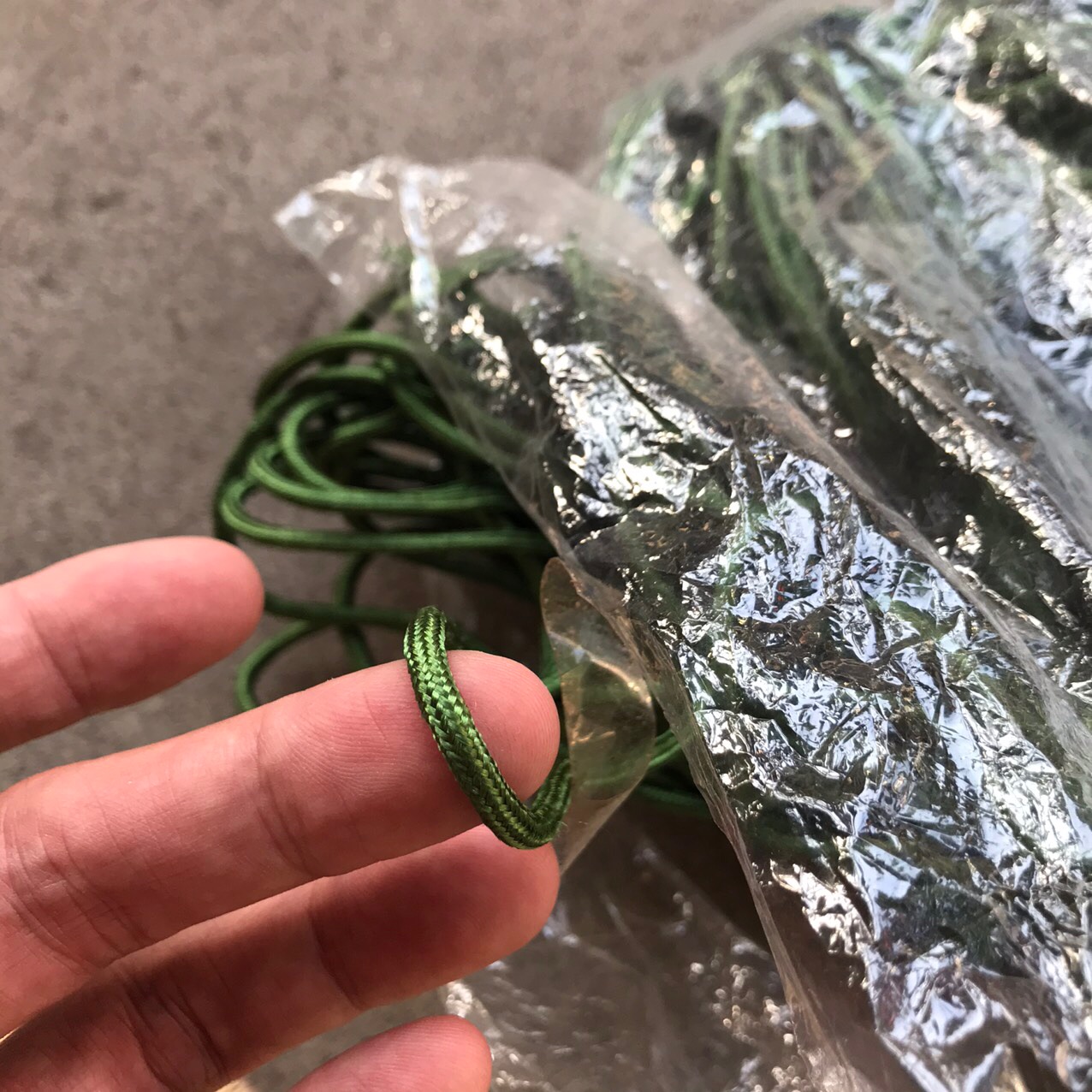 05 Cuộn dây dù màu Xanh rêu 200m loại 3mm