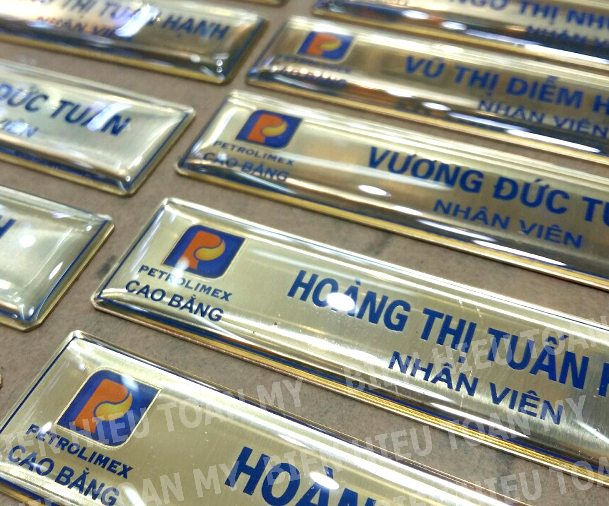 Bảng tên nhân viên bằng đồng- thẻ tên - thẻ đeo nhân viên- Com bo 5 chiếc thẻ tên nhân viên bằng đồng khắc tinh xảo