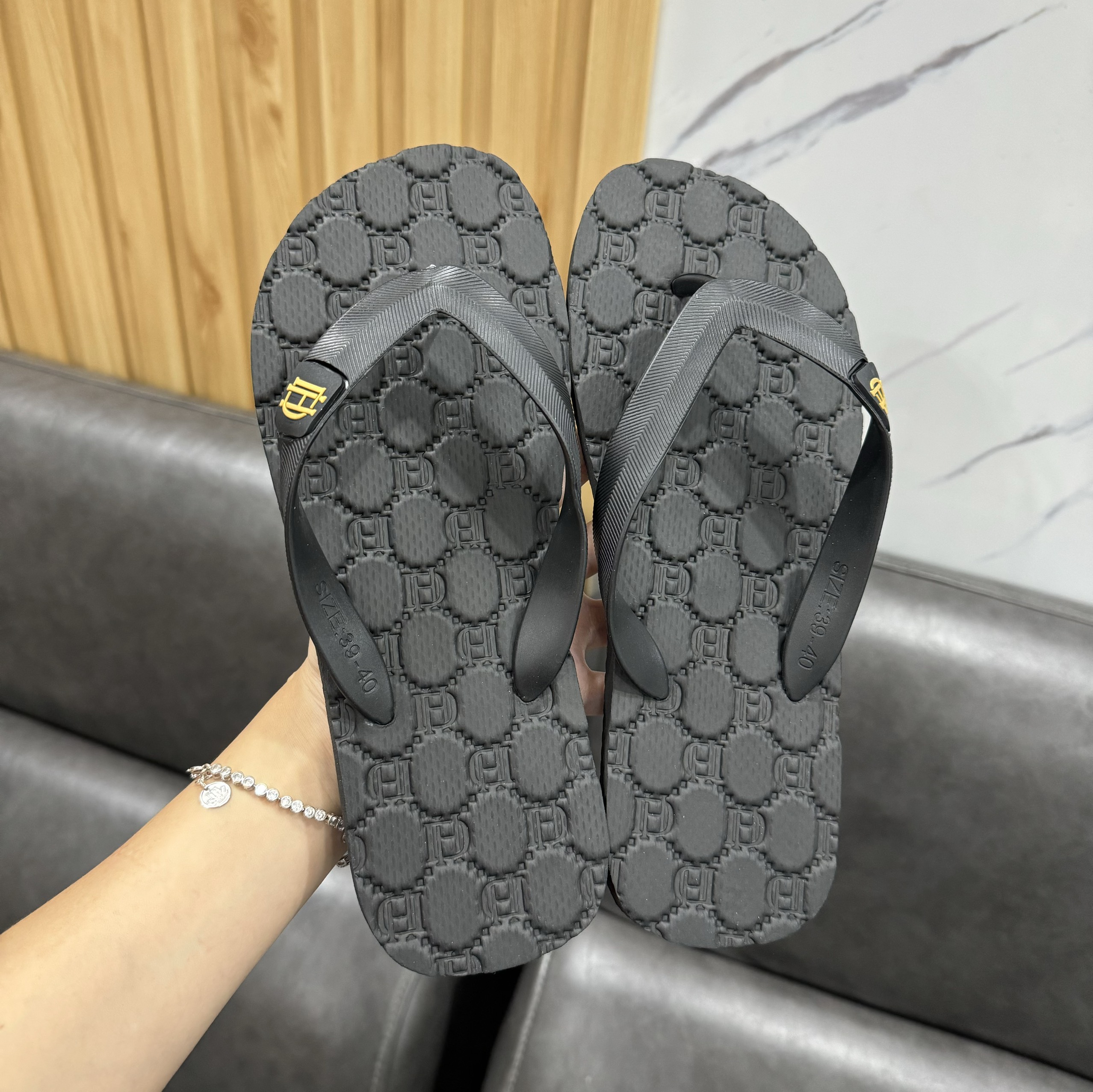 Dép lào thái lan LOGO HD đế in vấn nổi - chất liệu cao su thái cao cấp - êm chân chống trơn trượt -Tông lào nam ( full ĐEN)