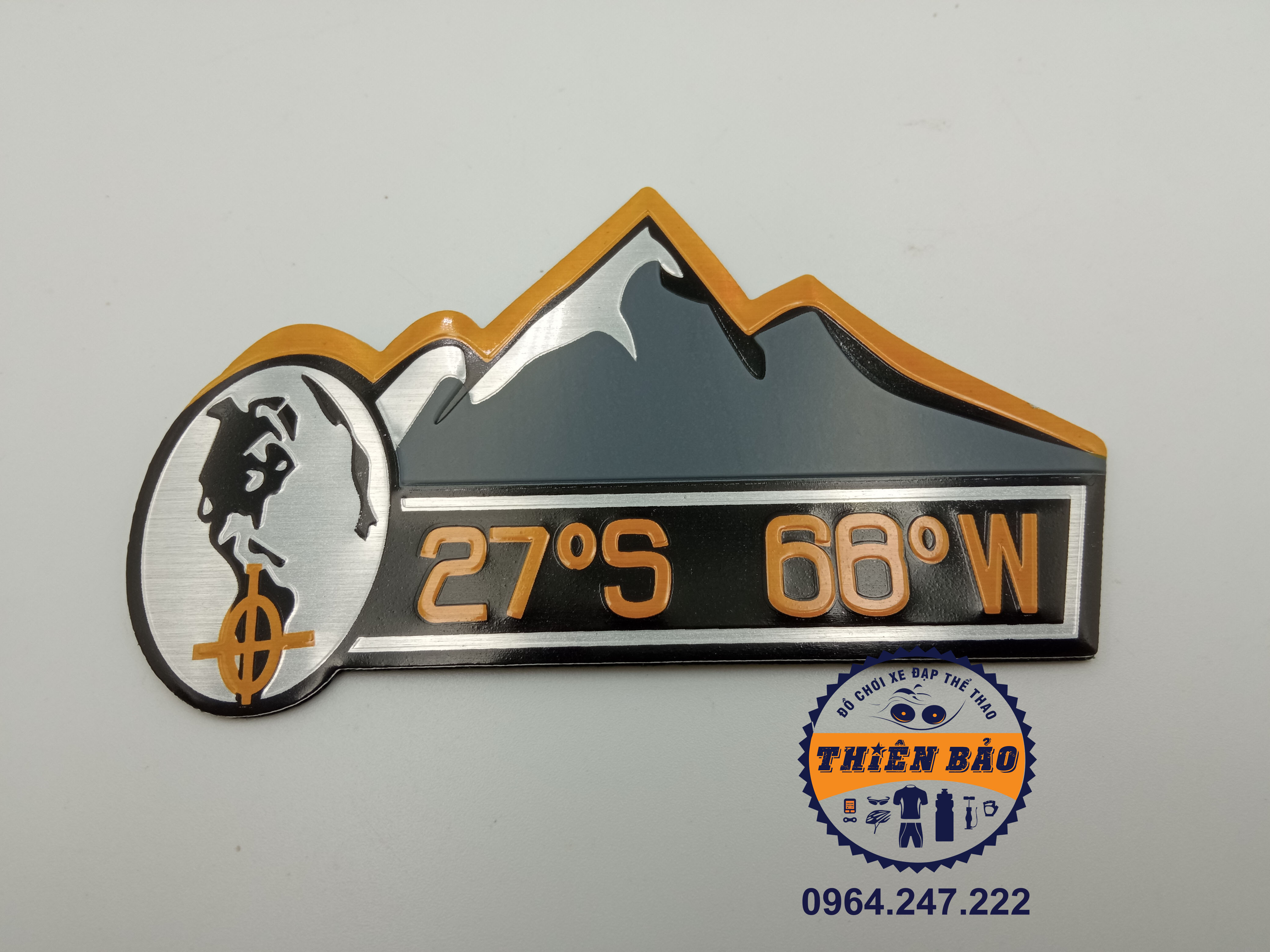 Decal xe ô tô Discovery Moutain, logo nhôm dán xe oto in nổi, tem dán xe ô to xám vàng #181