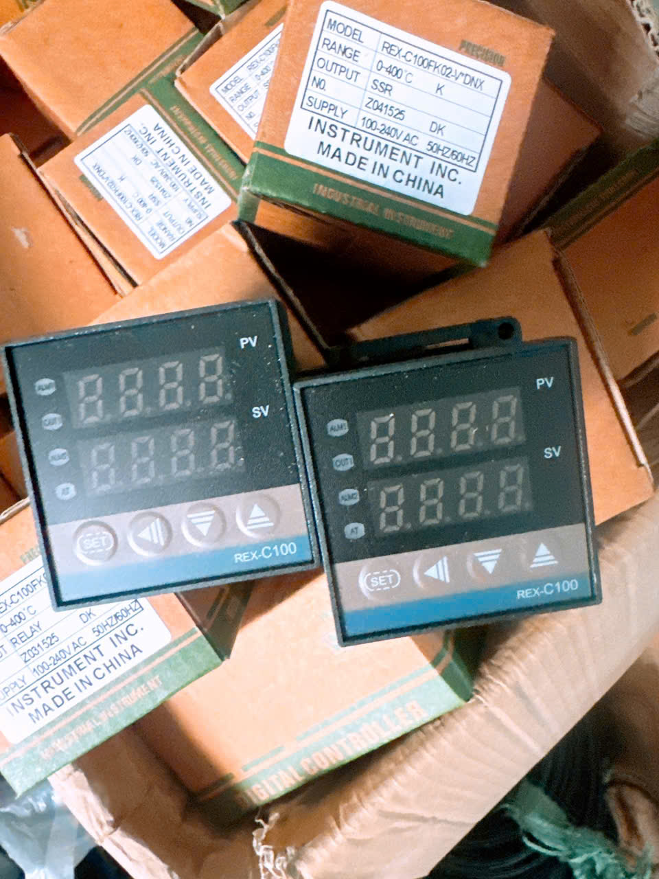 Đồng hồ nhiệt độ REX C100 KT 48x48mm Đầu ra SSR, RELAY