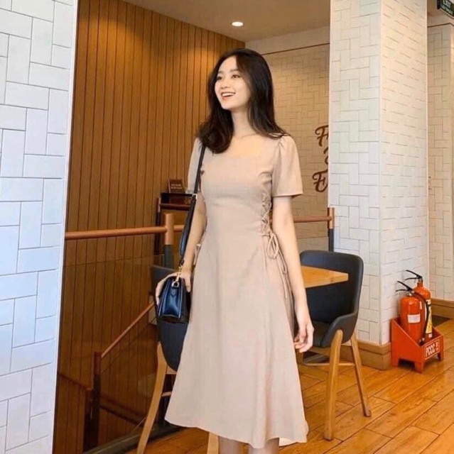 ĐẦM CỔ VUÔNG ĐAN DÂY EO MS09