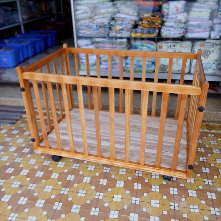 Cũi gỗ có bánh xe cho trẻ em