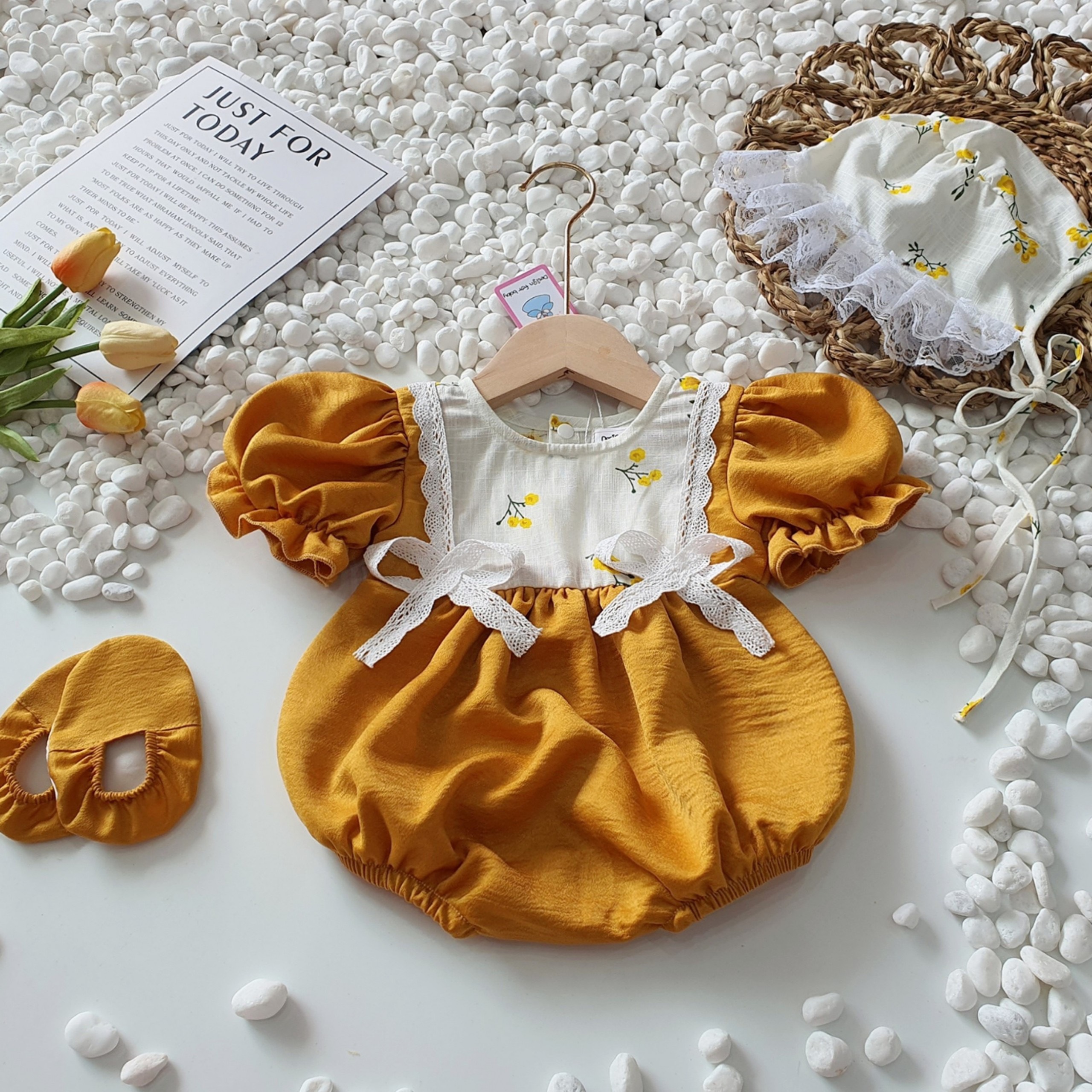 Body suit bé gái lụa hoa vàng 3 chi tiết cho bé gái sơ sinh đến 12kg-A425