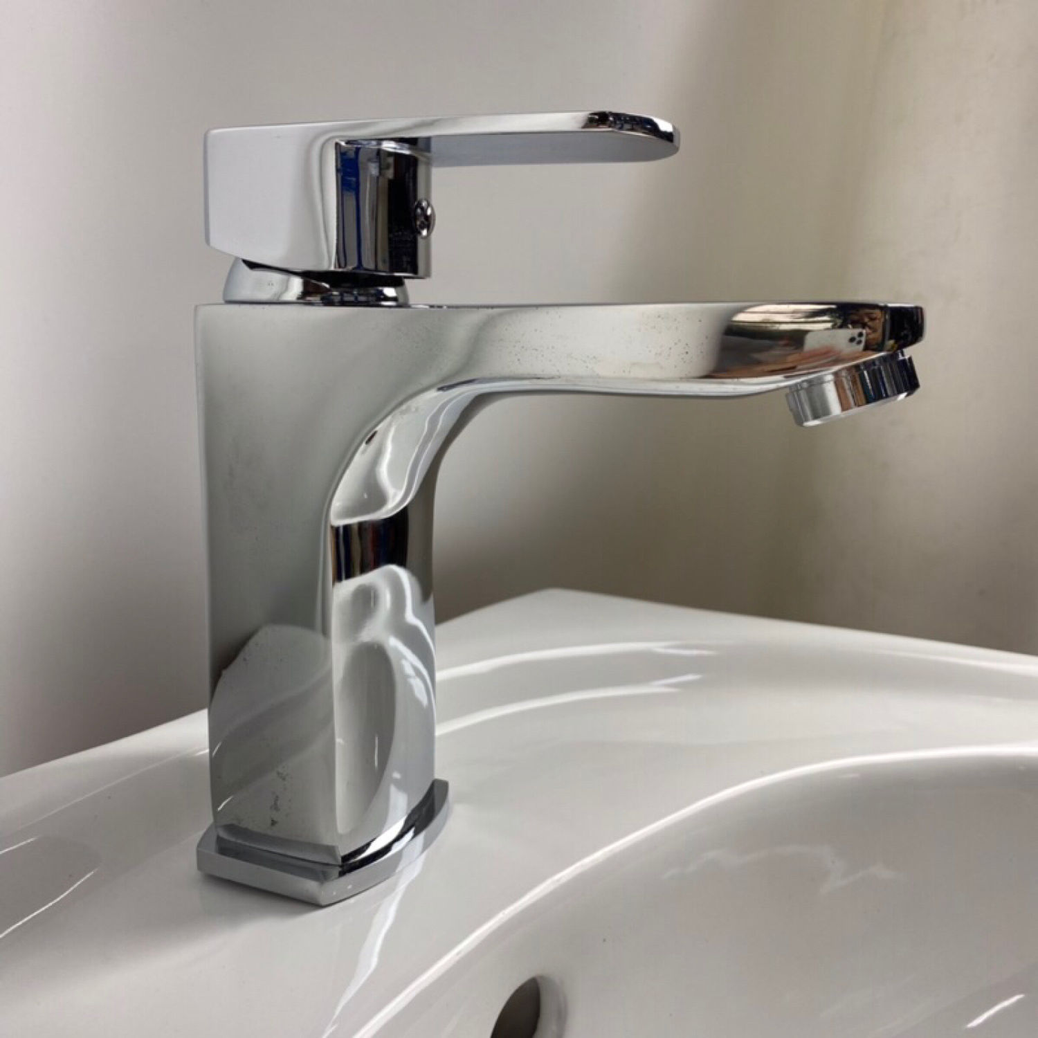 Vòi chậu, vòi lavabo, vòi rửa tay, vòi rửa mặt cao cấp 1 chân nóng lạnh bảo hành 36 tháng