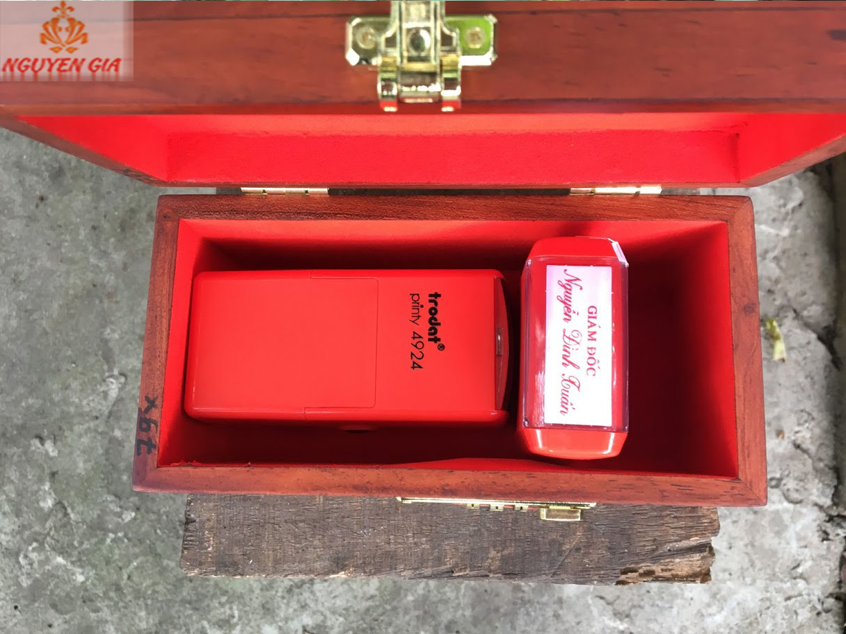 [PHÁT TRIỂN BỀN VỮNG] Hộp đựng con dấu công ty bằng gỗ Hương mẫu Tài Lộc khắc sắc nét có tác dụng chiêu tài chiêu lộc mang lại sự phát triển thịnh vượng cho doanh nghiệp đựng dấu tến dấu tròn dấu mộc