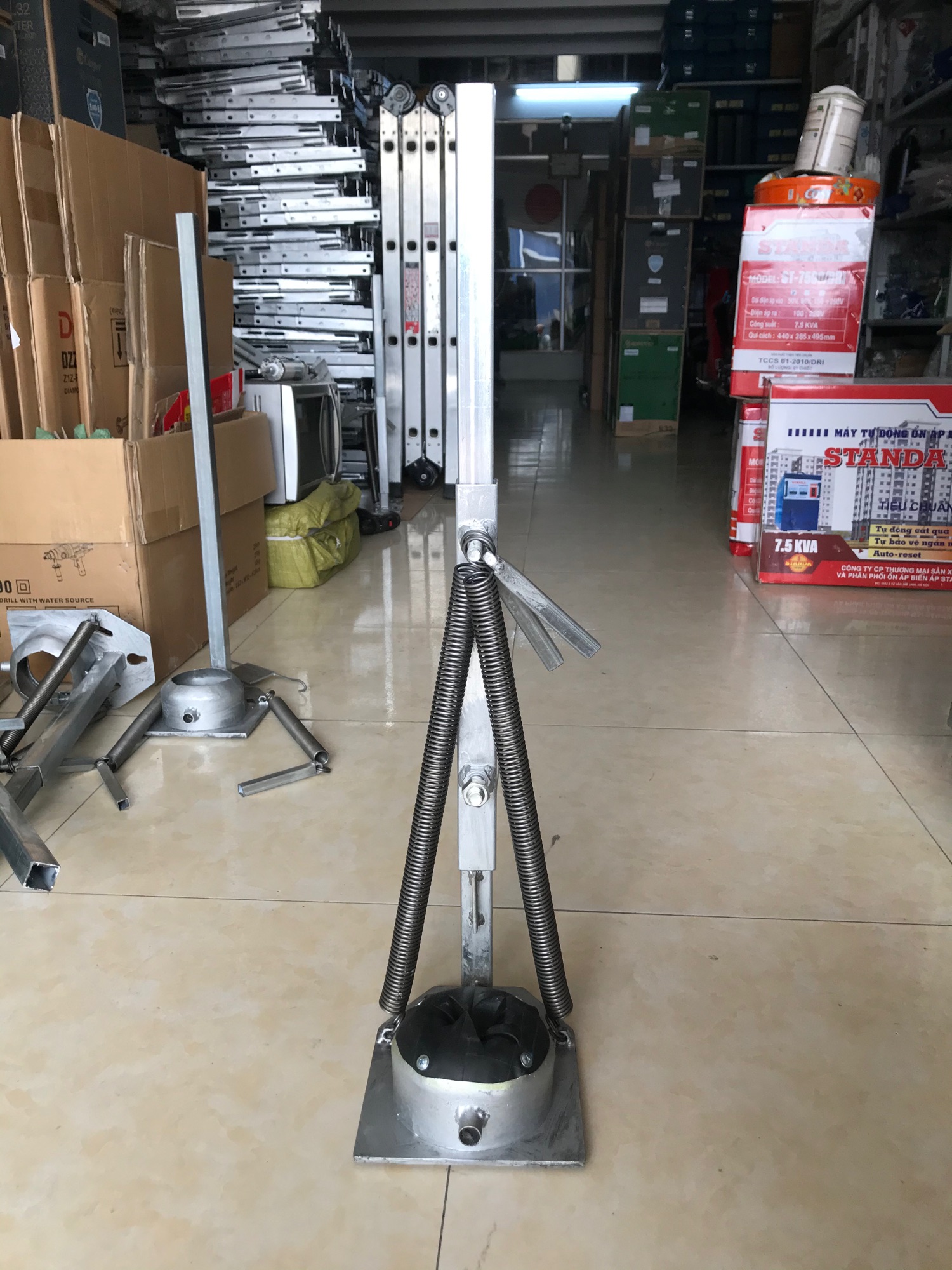 Bệ khoan máy rút lõi hứng bụi hứng được cả nước có lò xo ép tự động