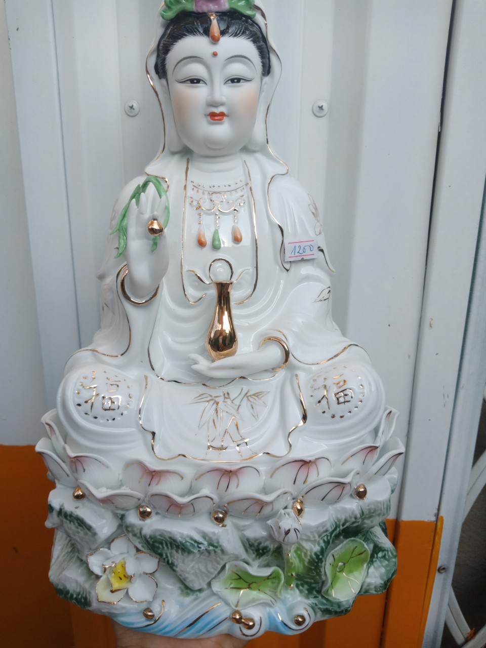 Tượng quan âm bồ tát