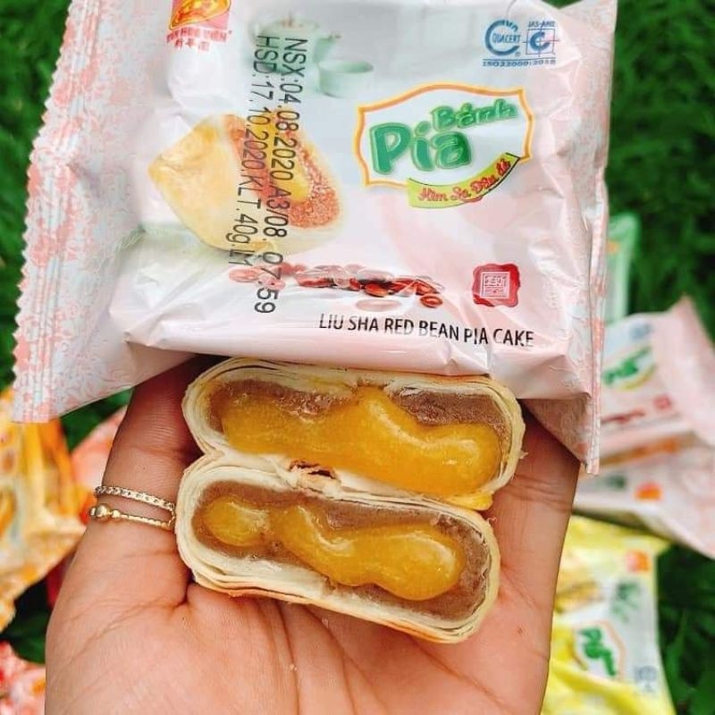 [ ĐỪNG BỎ QUA CƠ HỘI DÙNG THỬ] 01 Cái x40g Bánh pía trứng muối kim sa tan chảy Đậu Đỏ Tân Huê Viên (Date: 75 ngày) - Bách hoá Online Đồ ăn vặt uy tín