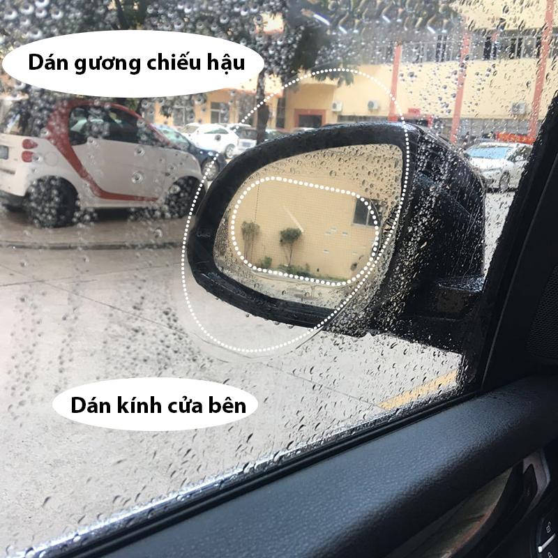 Bộ 2 miếng dán chống bám nước gương chiếu hậu ô tô rất tiện ích.